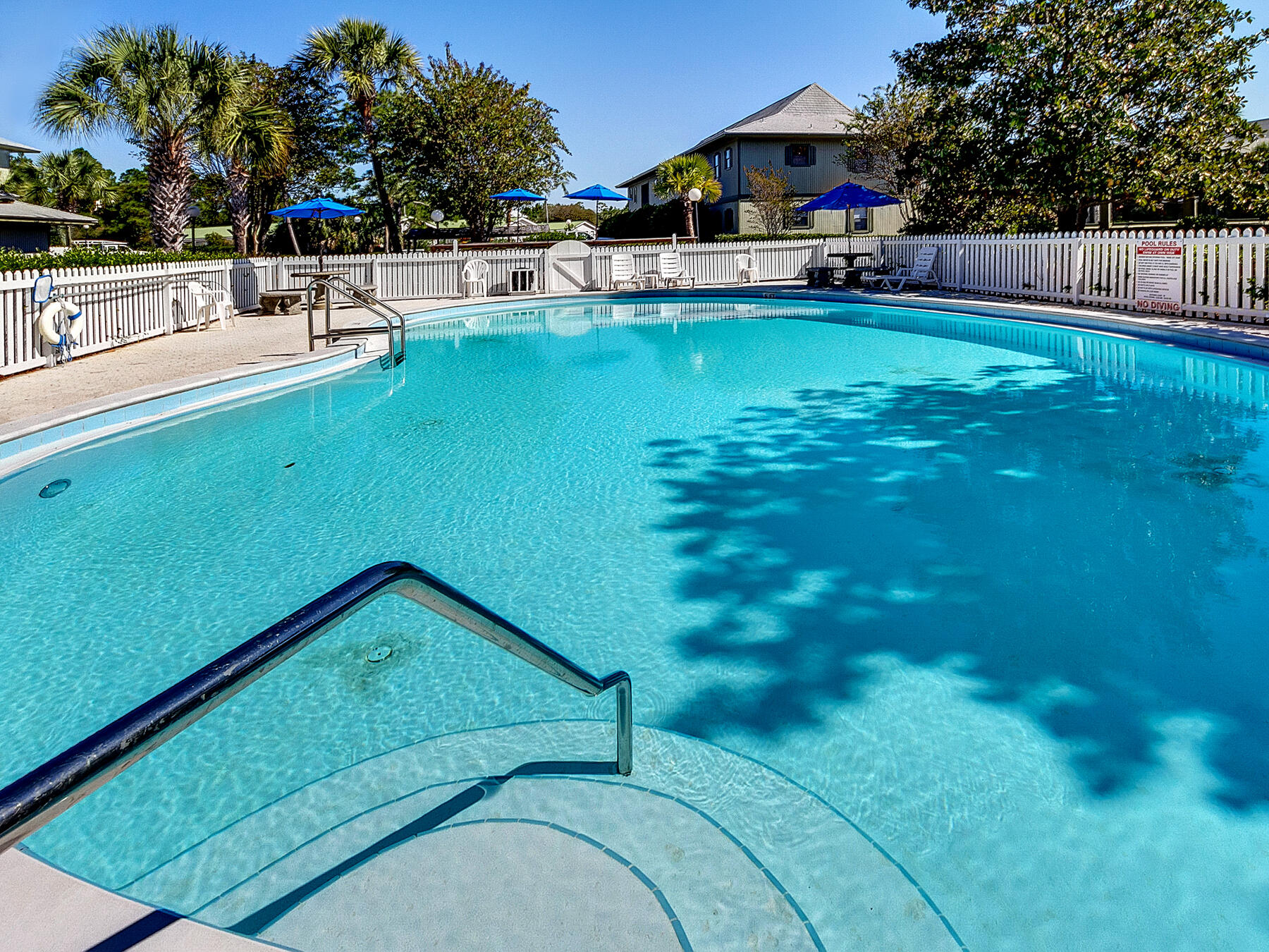 BEACHWOOD VILLAS CONDO PH 2 - Residential