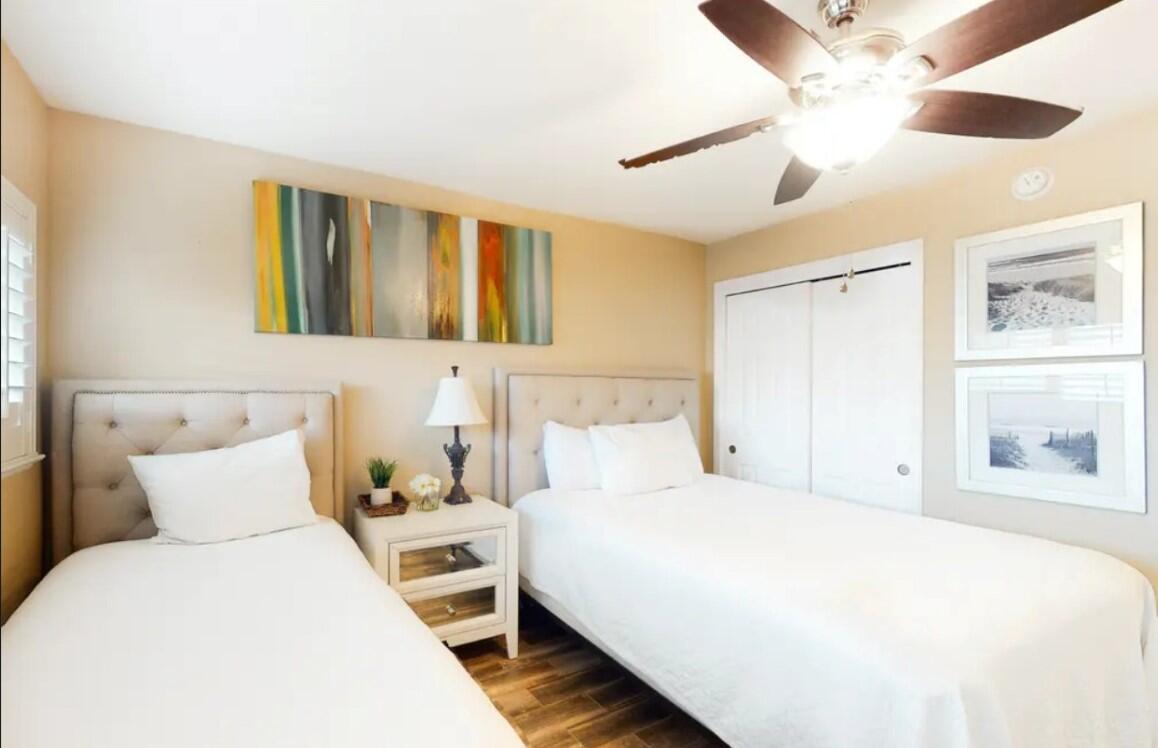 BEACH HOUSE CONDO PH 1 - Residential