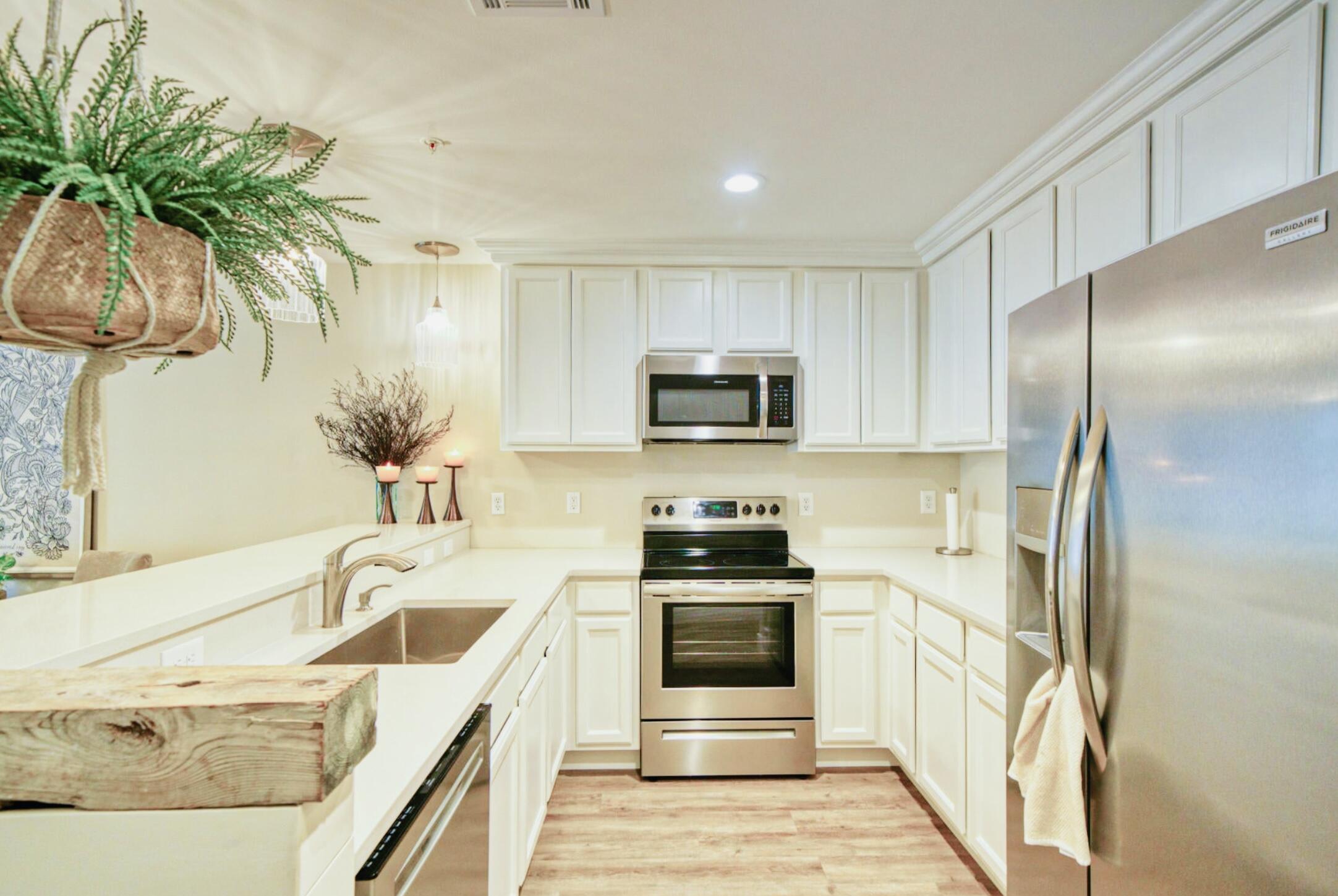 This beautiful condo has been recently renovated from top to bottom. You'll enjoy fantastic restaurants, close shopping, the wonderful waters of Henderson Beach and relaxing in your new amazing home.