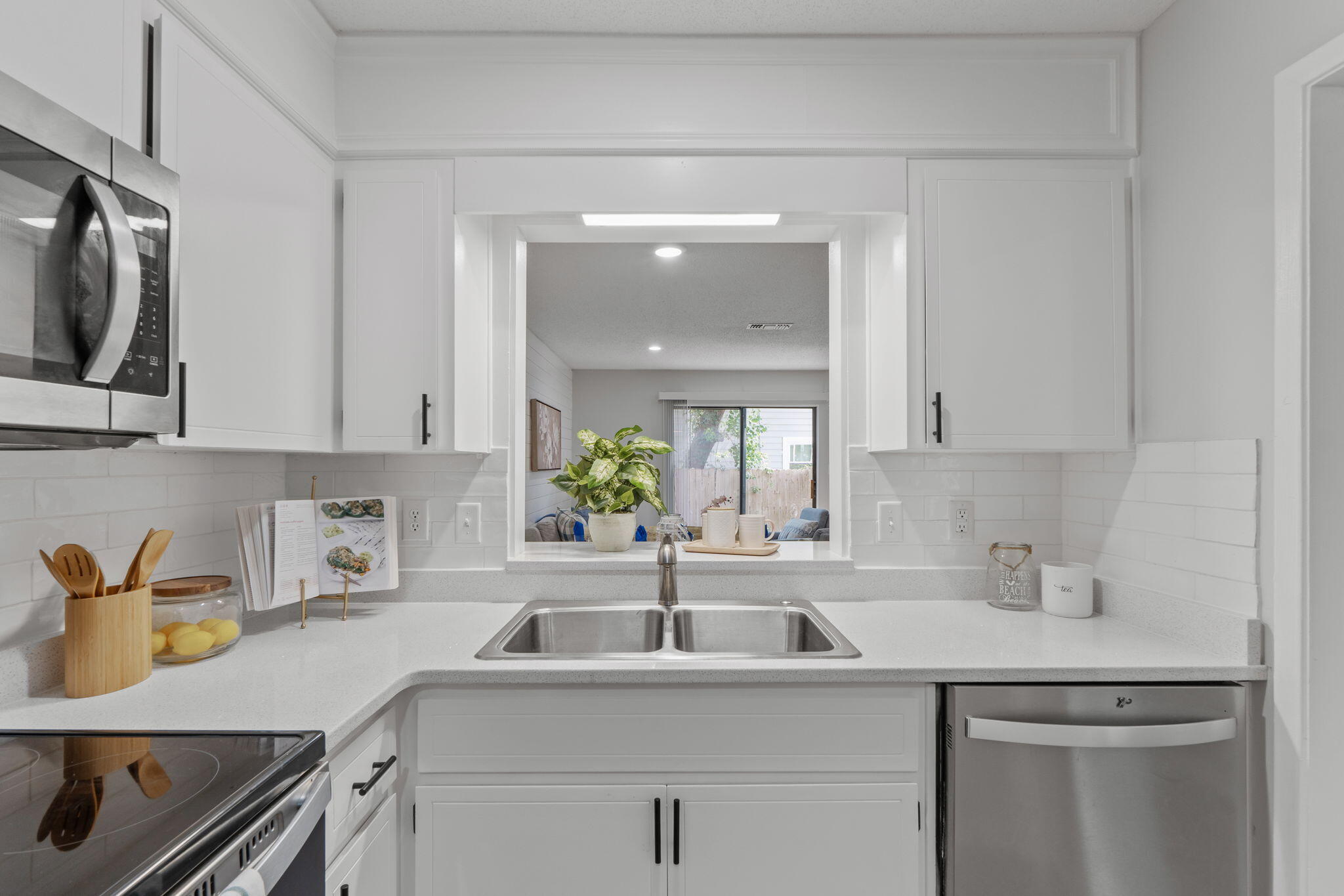 MONTAGE MANOR - Residential