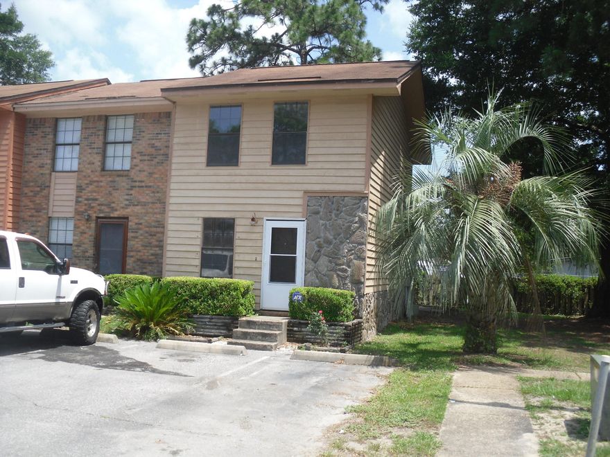 Very nice end unit Townhome in the heart of Fort Walton Beach. Location is convenient to all Fort Walton Beach has to offer. This is an end unit so you have much more privacy, very nice fully screened back porch and you are right next to the pic nik area so cooking out is as easy as walking out the back door. You will love the shaded park area right outside your door. Make your appointment to see this Fannie Mae Homepath property today and you will not be disappointed.