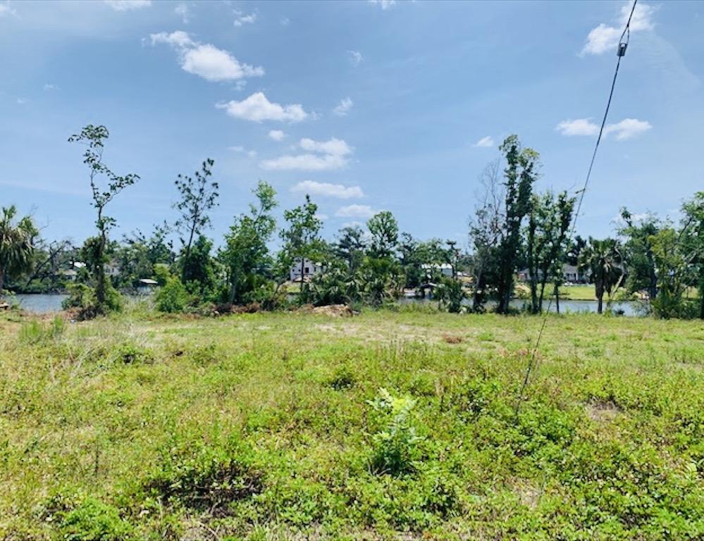 La Paloma on the Water - Land