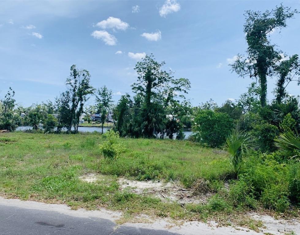 La Paloma on the Water - Land