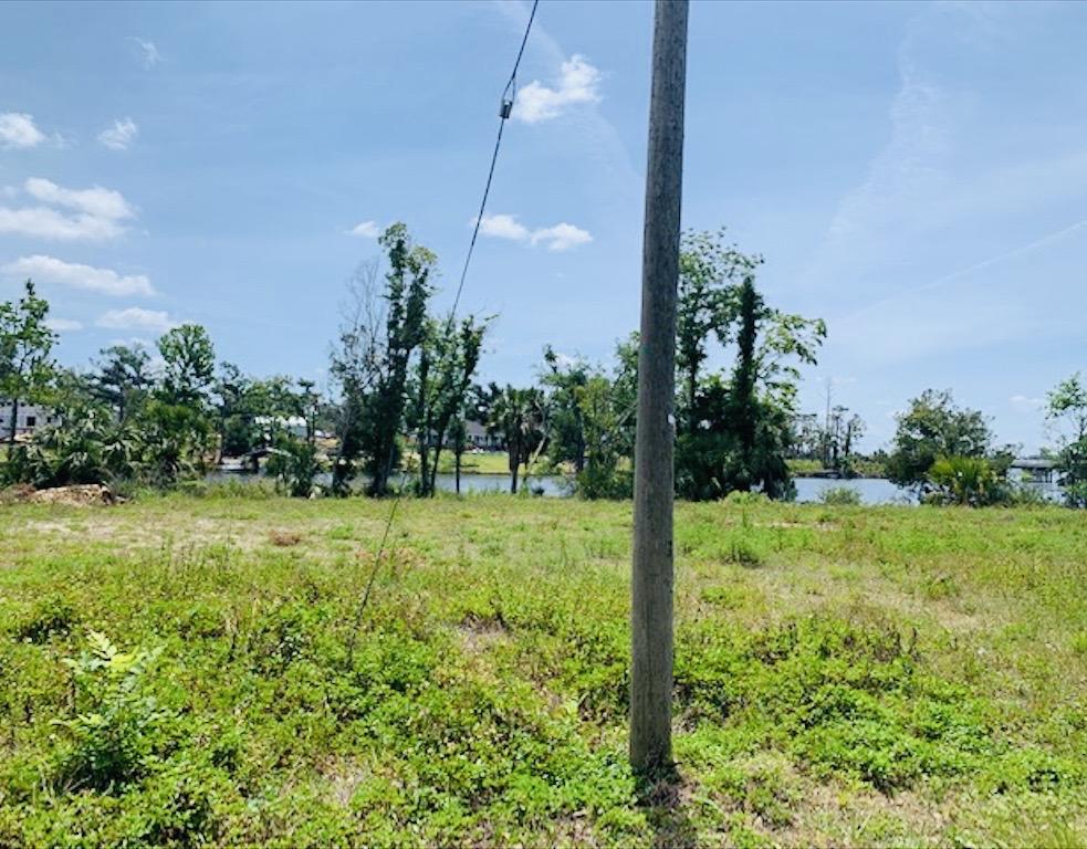 La Paloma on the Water - Land