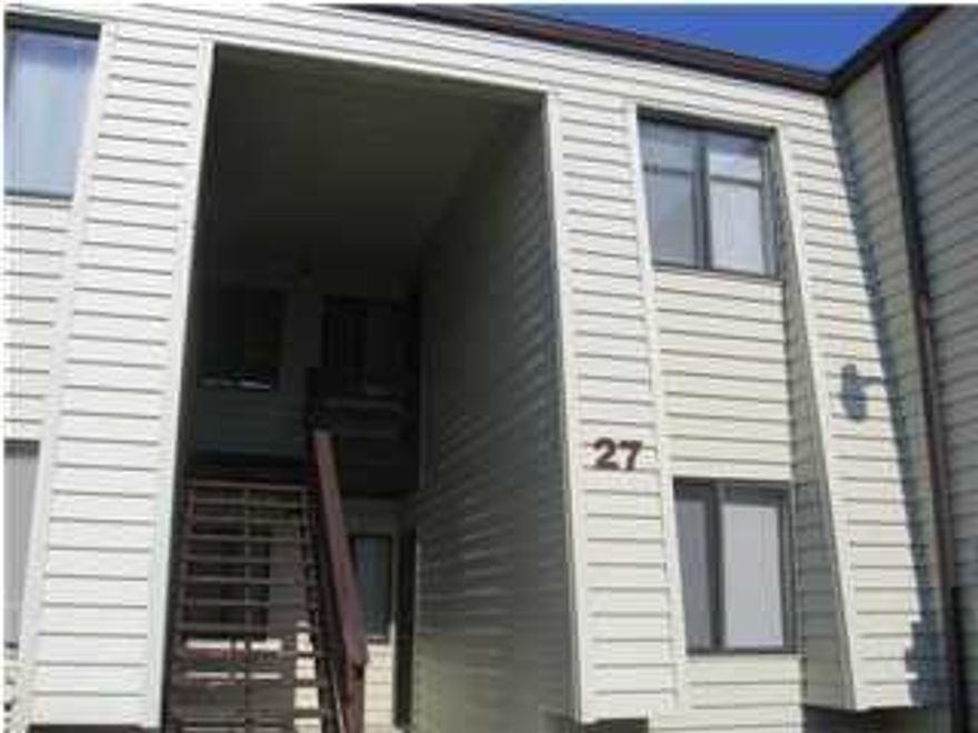 SECOND STORY CONDO IN A WATERFRONT COMMUNITY, VIEW OF COURTYARD. BREAKFAST BAR, LIVING ROOM/DINING ROOM L SHAPED COMBINATION. TWO CLOSETS IN BEDROOM. ENTRANCE TO BATH FROM BEDROOM AND HALL. COMMUNITY OFFERS A POOL, GAME ROOM, TENNIS COURTS, DOCK, BOAT SLIPS, AND LAUNDRY FACILITIES. NO SMOKING. NO PETS.