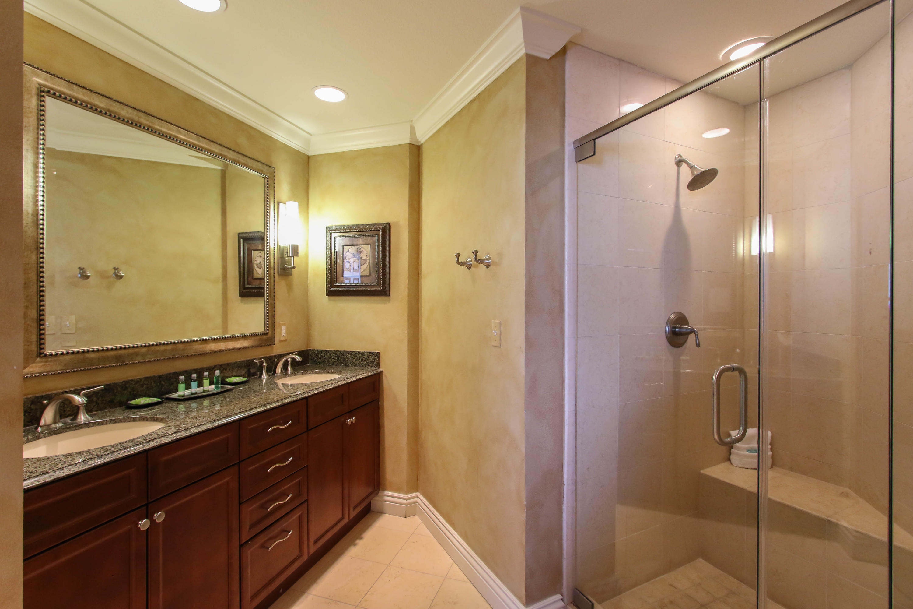 EMERALD GRANDE - Residential