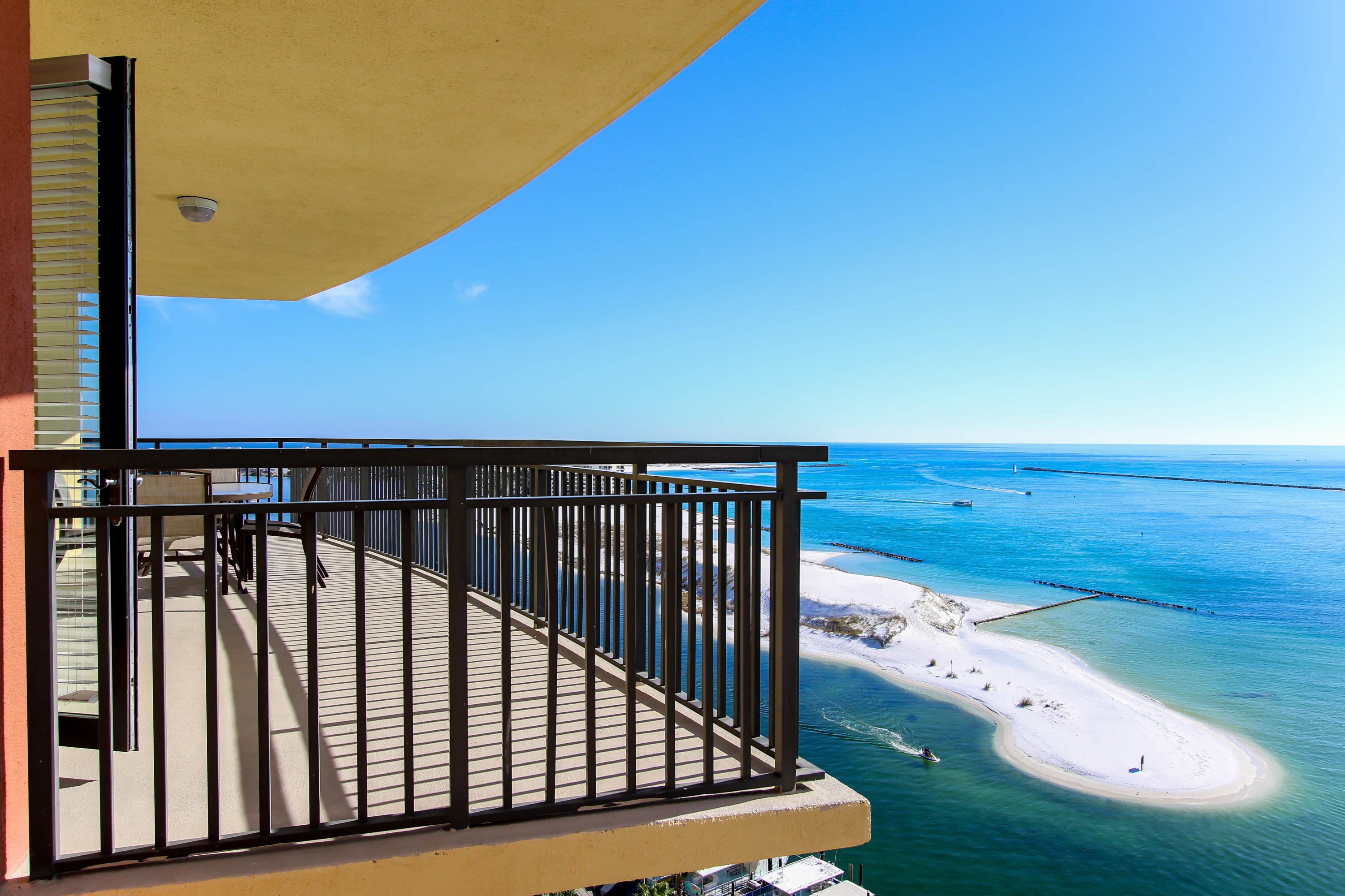 EMERALD GRANDE - Residential