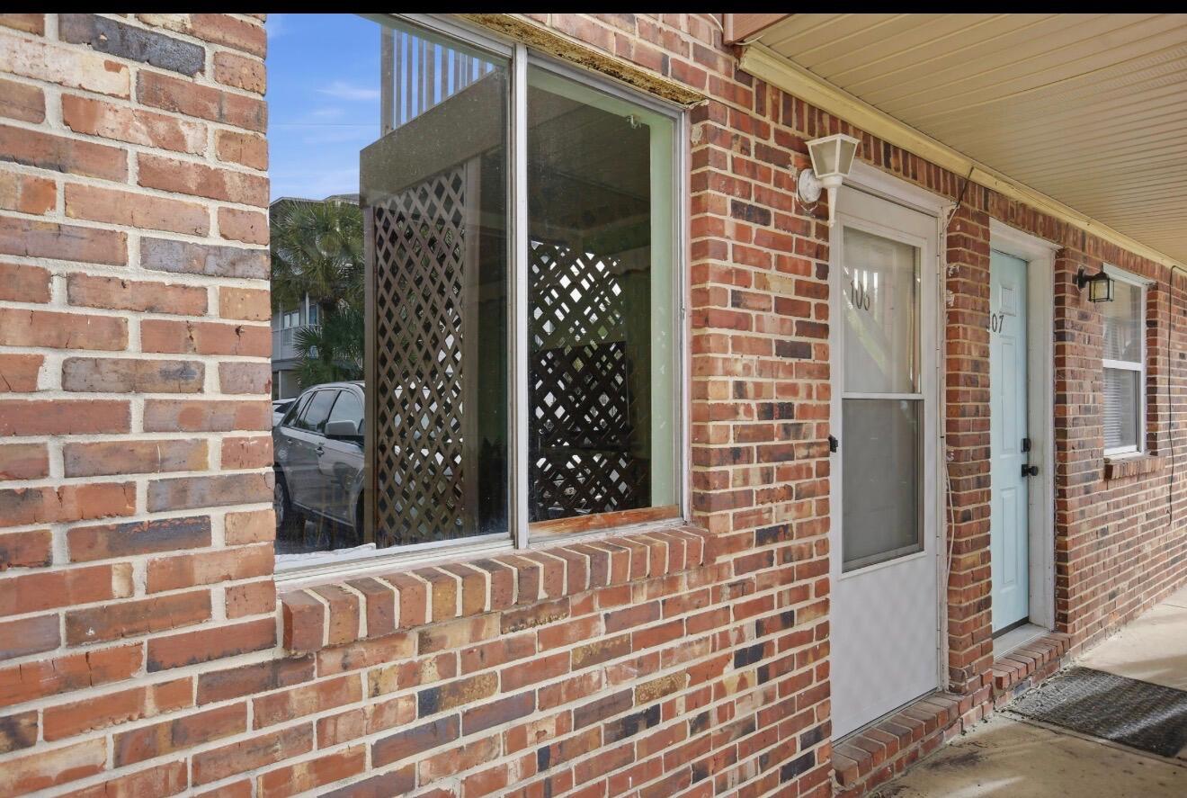 BREAKERS WEST - Residential