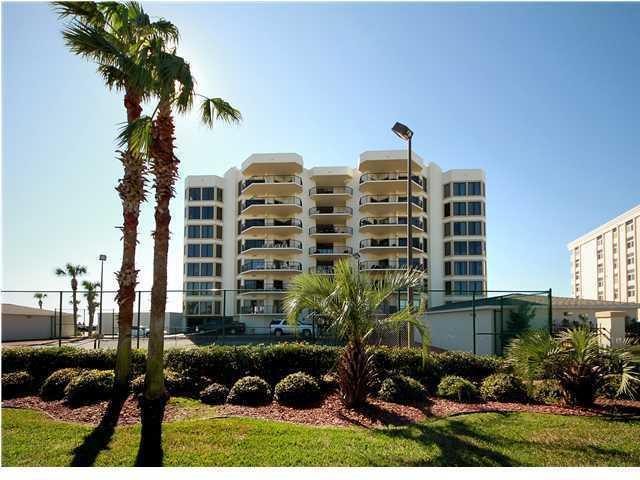 WATERVIEW TOWERS YACHT CLUB - Residential