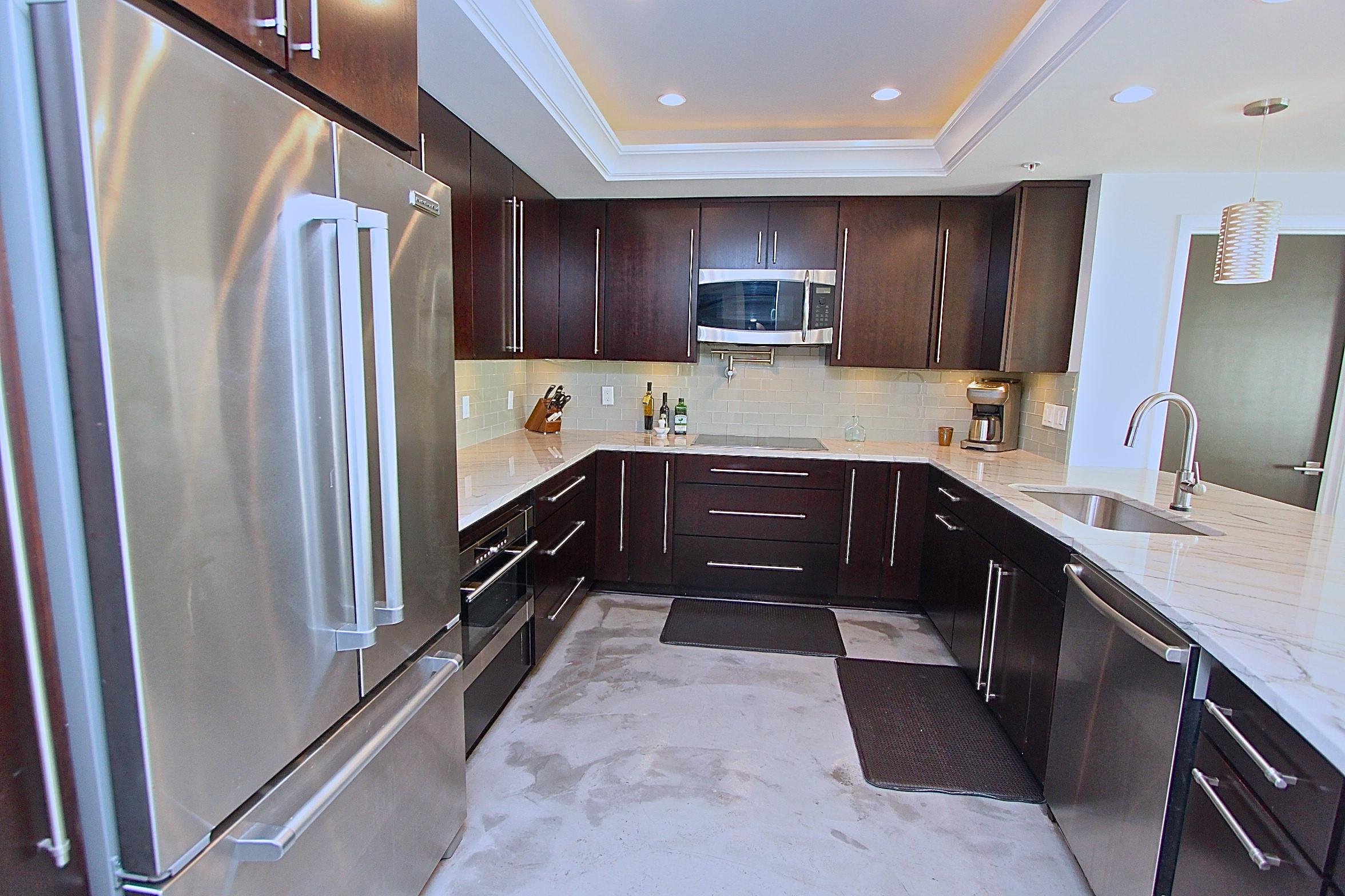 WATERVIEW TOWERS YACHT CLUB - Residential