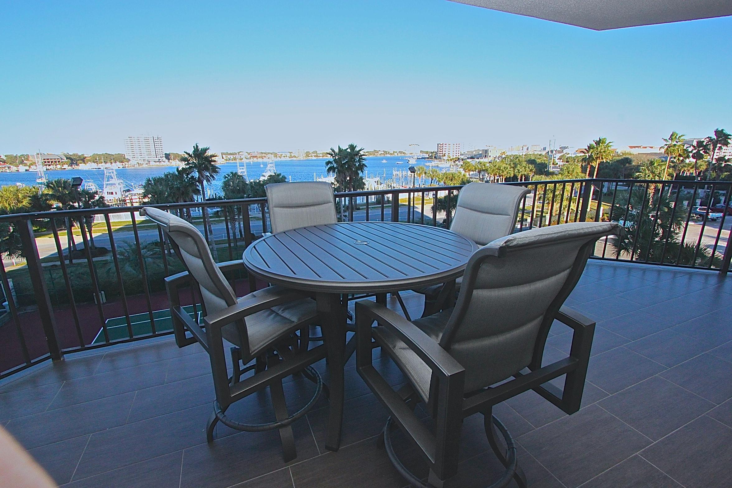 WATERVIEW TOWERS YACHT CLUB - Residential