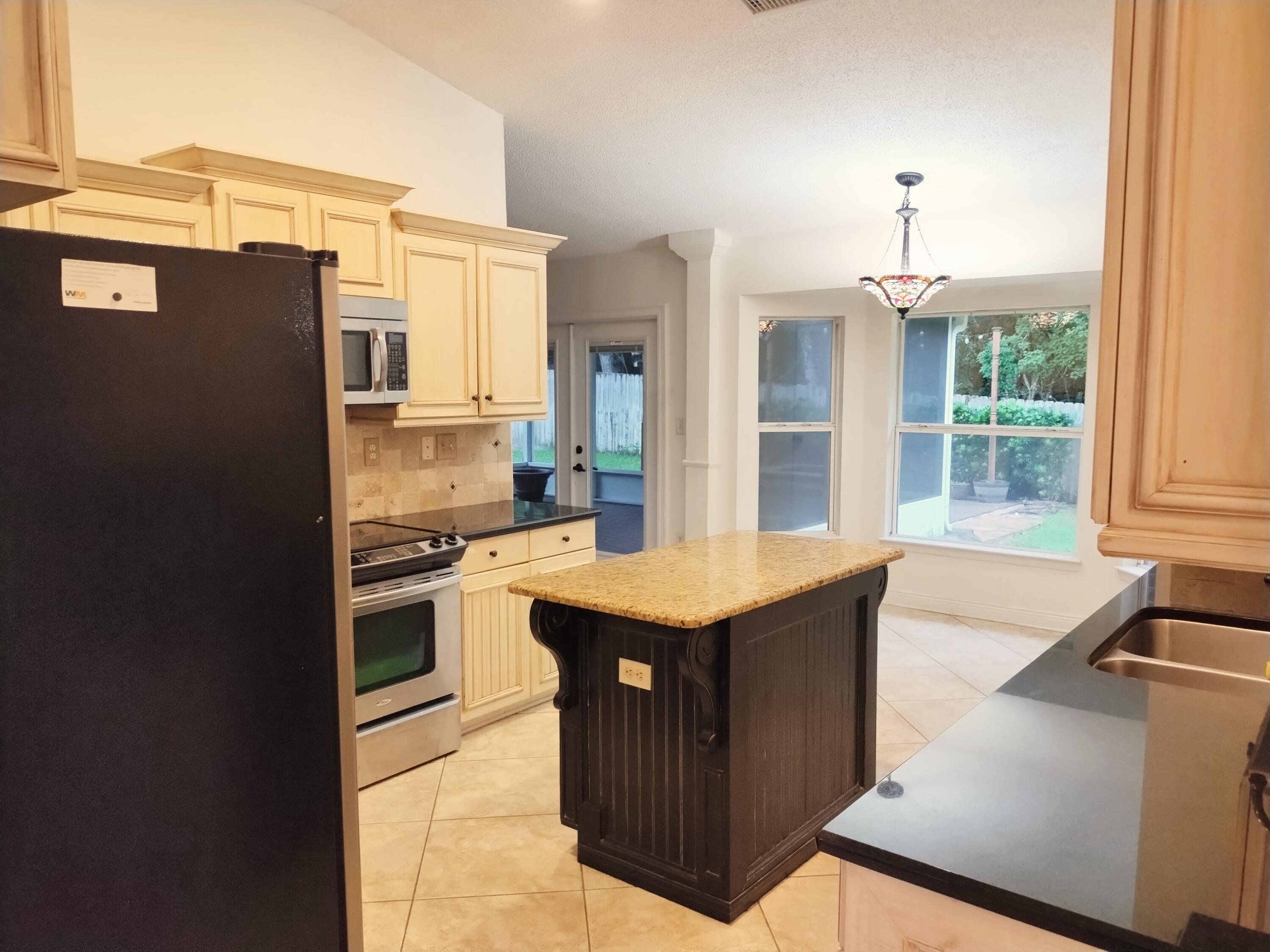 SHADOW OAKS - Residential