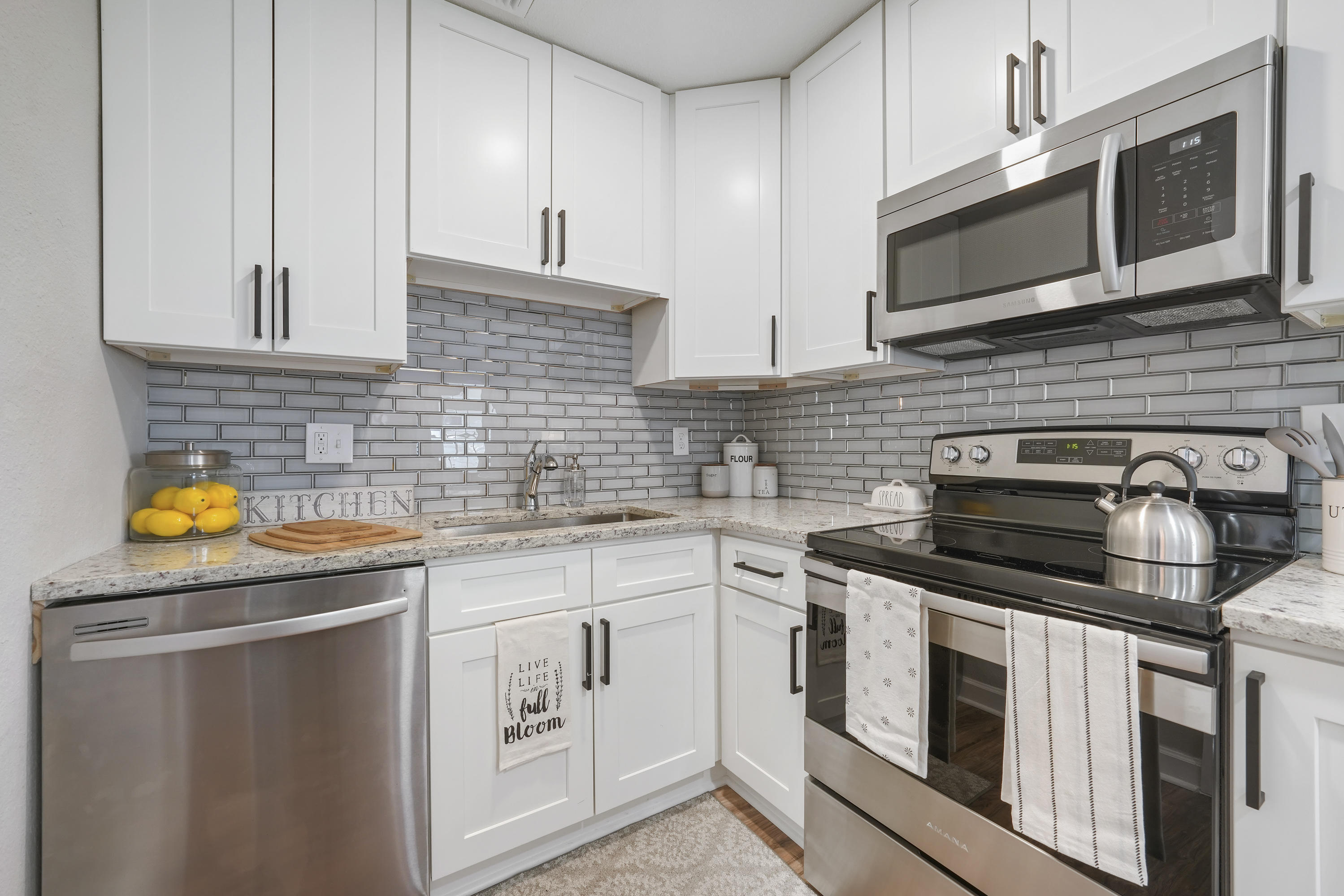 ELLIOTTS POINT 7TH ADDN - Residential