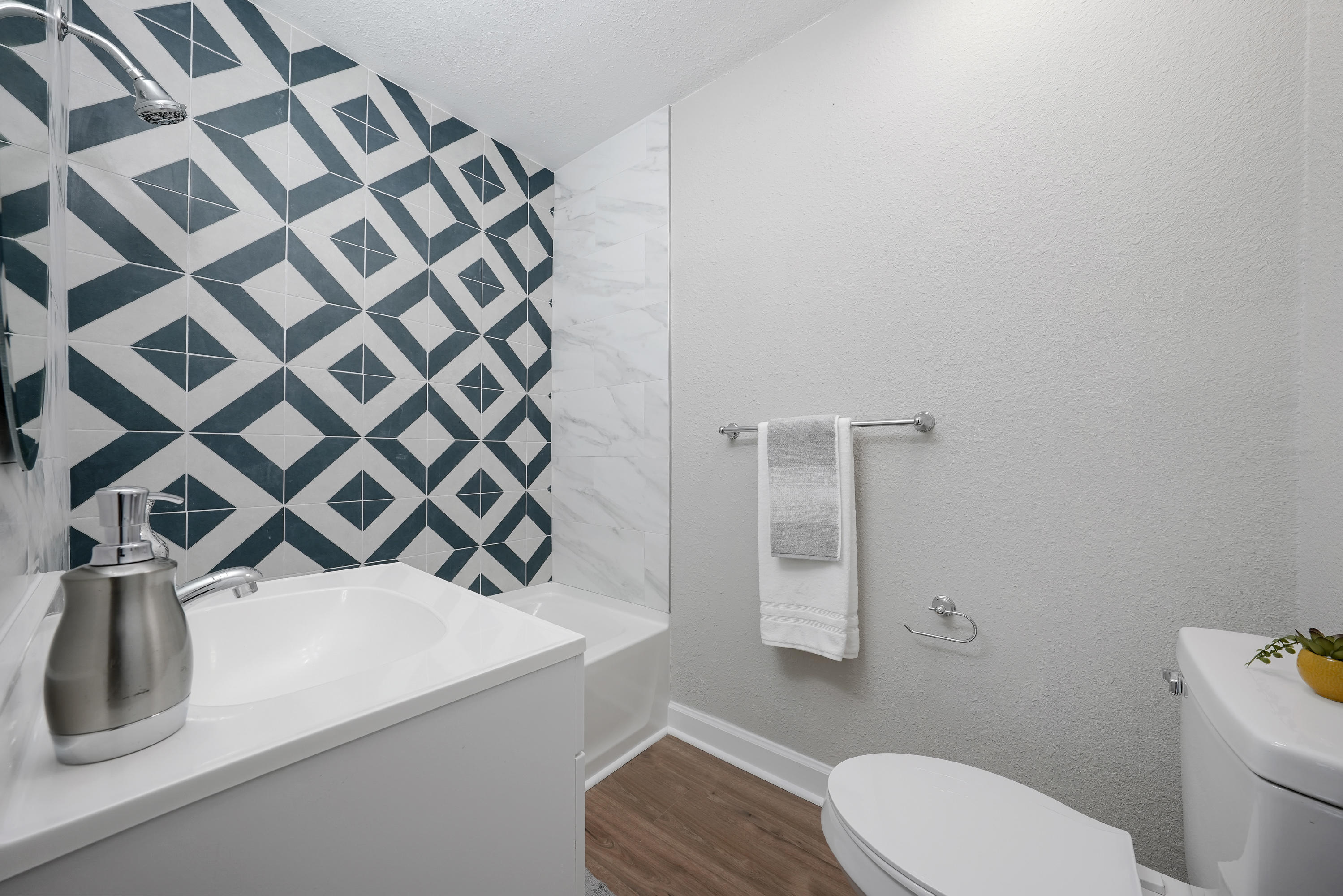 ELLIOTTS POINT 7TH ADDN - Residential