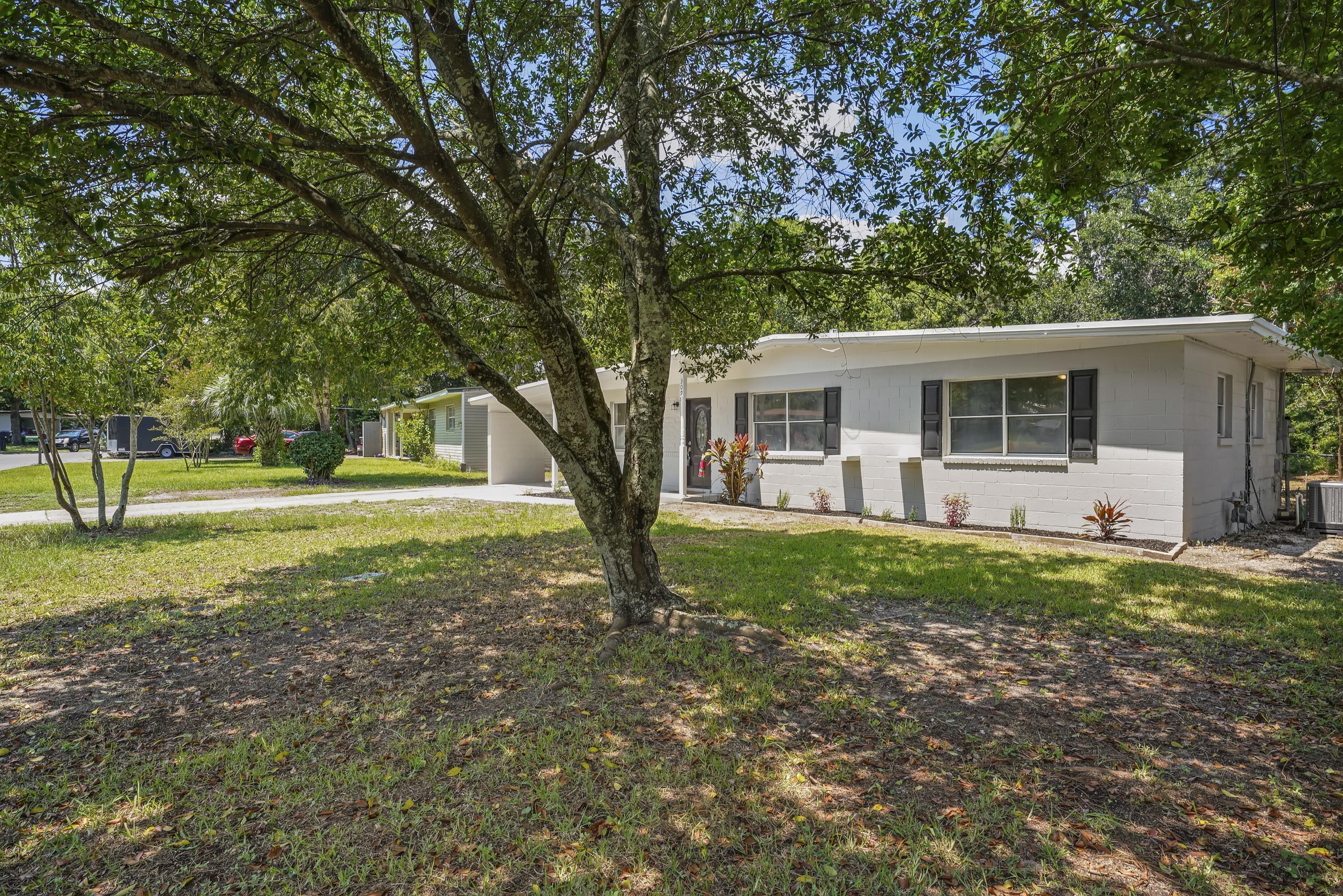 ELLIOTTS POINT 7TH ADDN - Residential