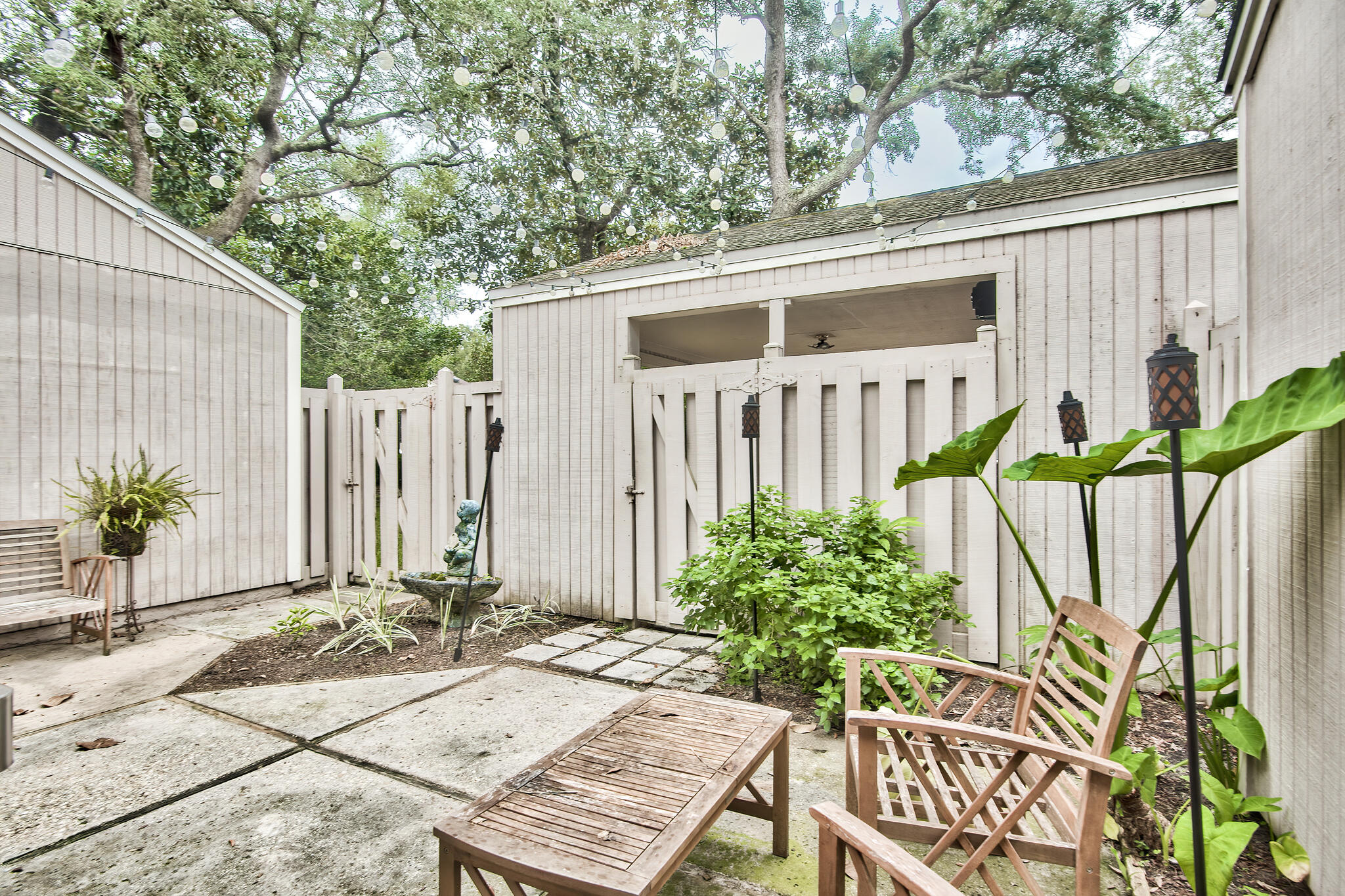 ROYAL OAK VILLAGE - Residential Lease