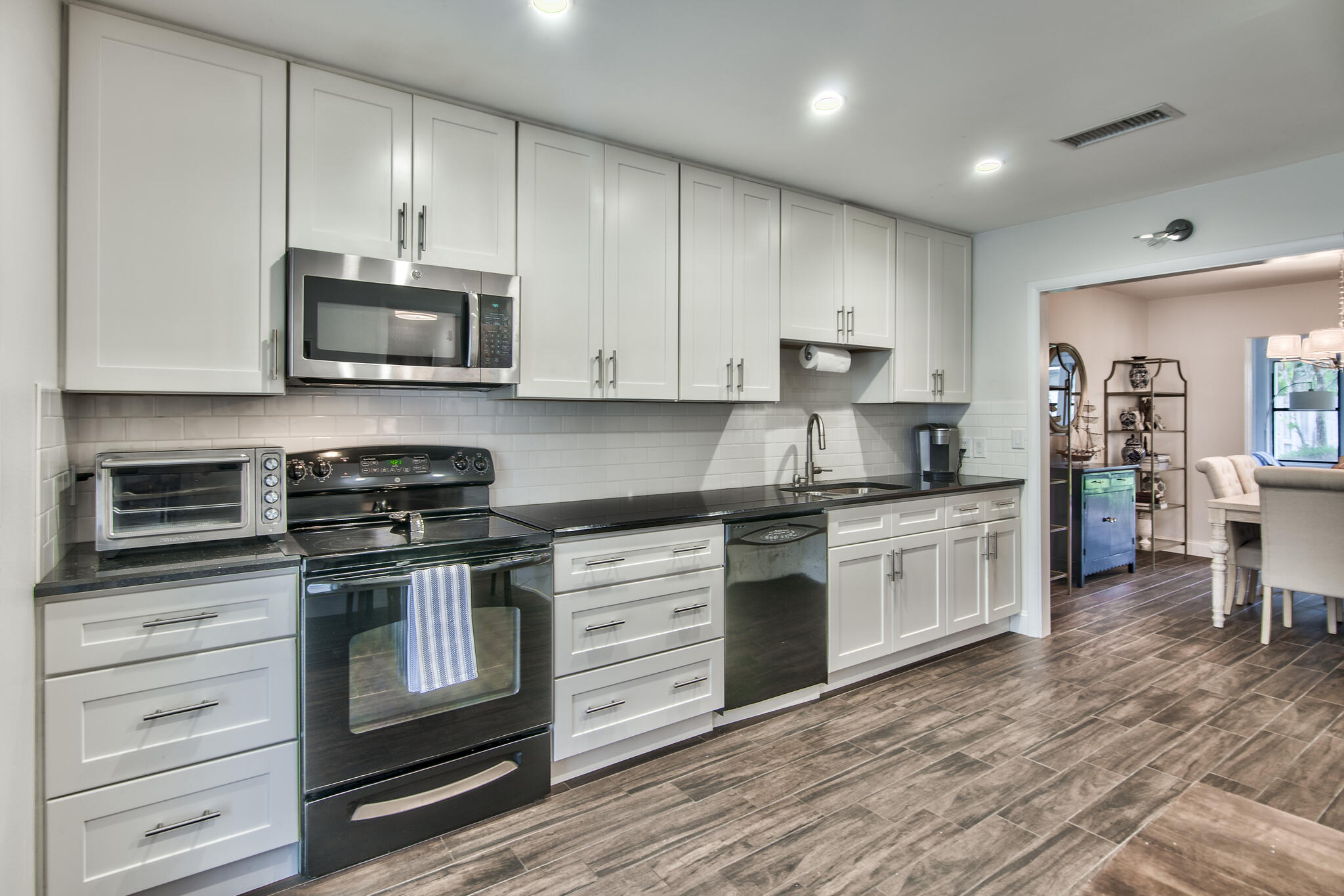 ROYAL OAK VILLAGE - Residential Lease