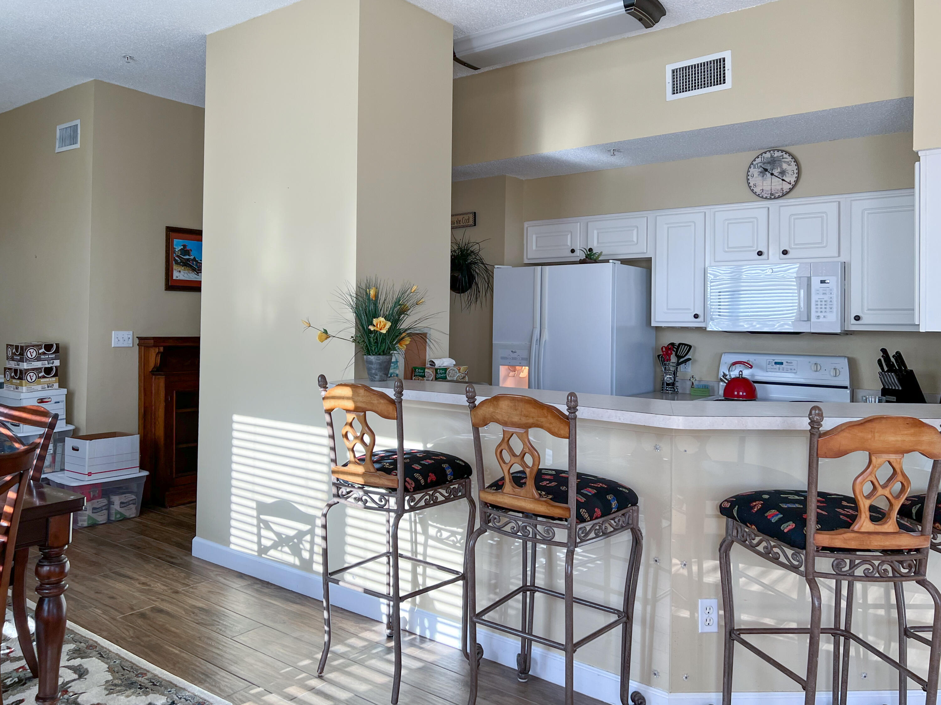 CRYSTAL VIEW CONDO - Residential