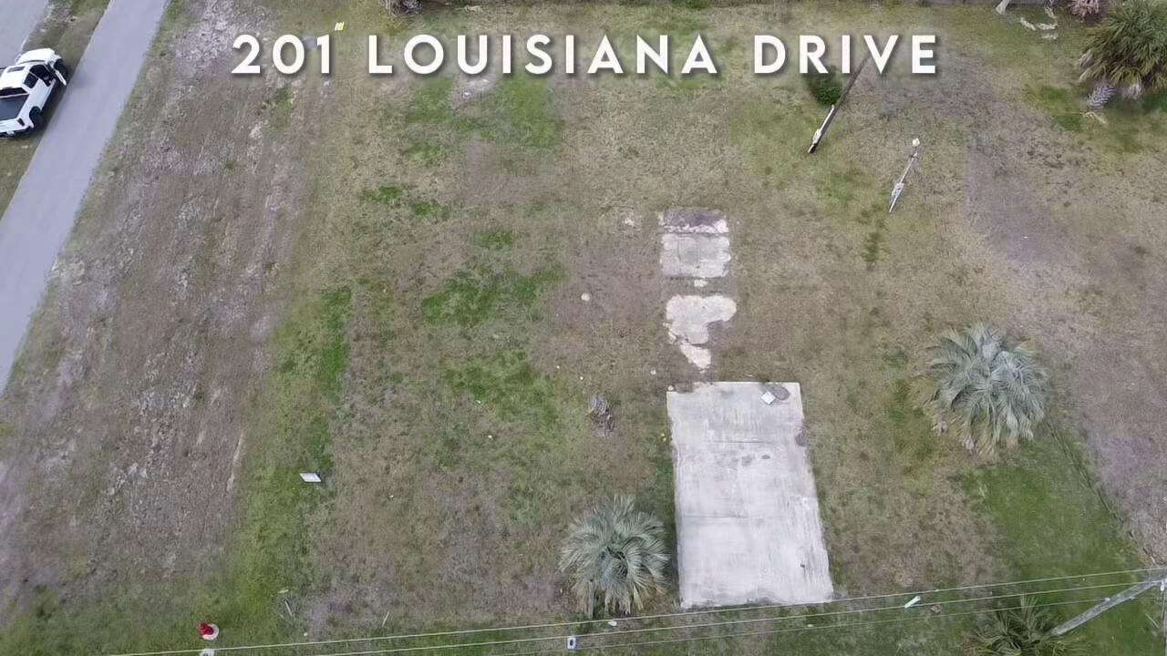 NO RECORDED SUBDIVISION - Land