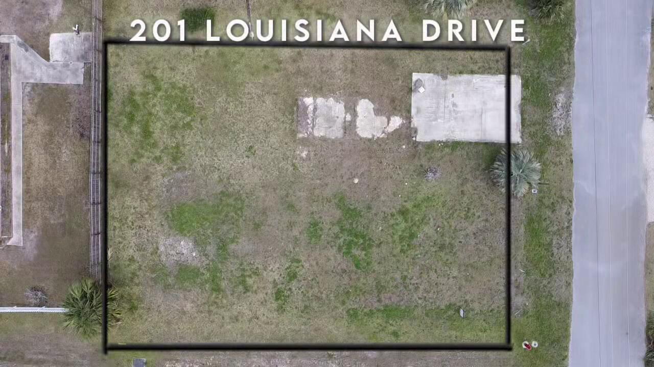 NO RECORDED SUBDIVISION - Land