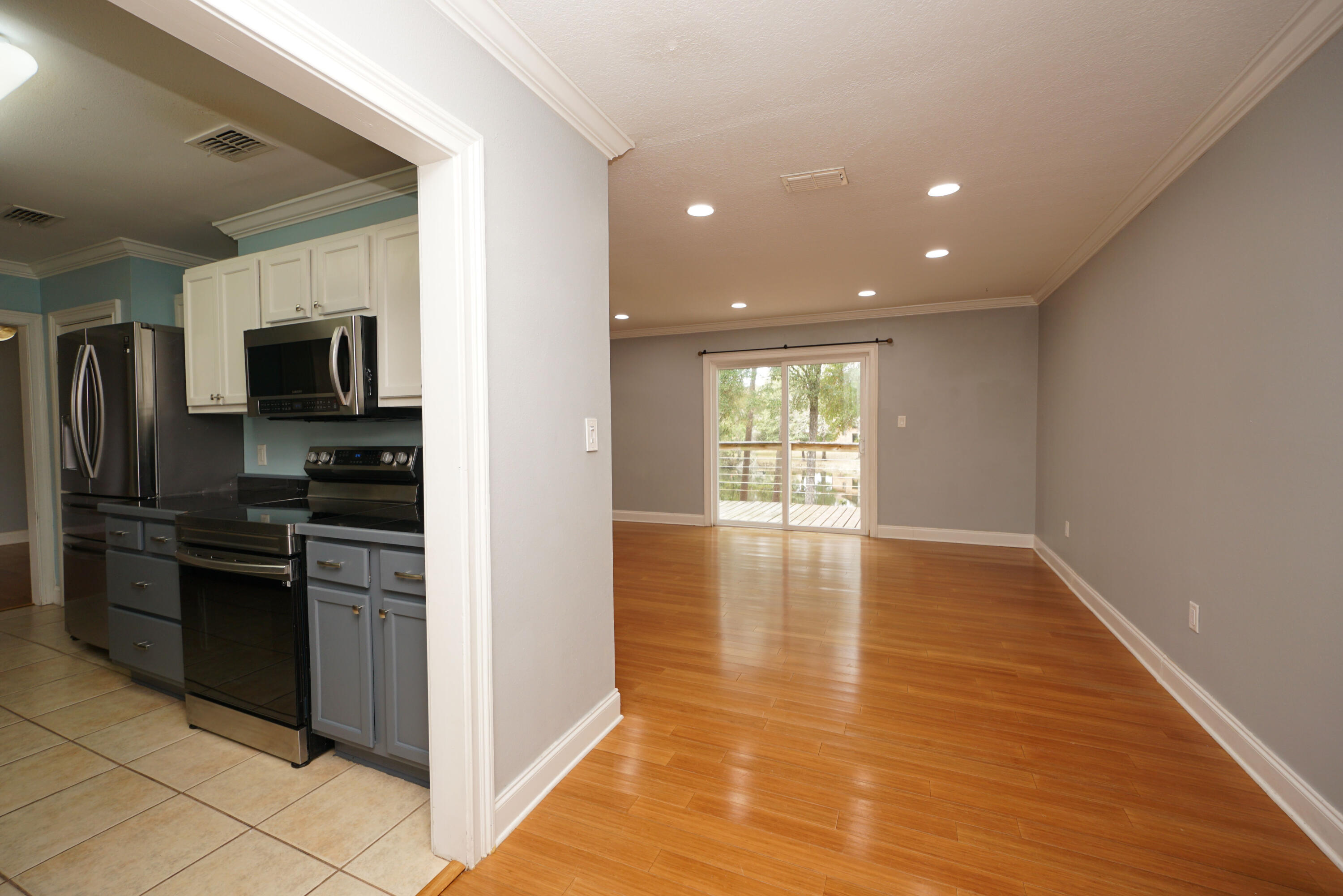 PINE LAKE S/D LOT 33 BLK B - Residential