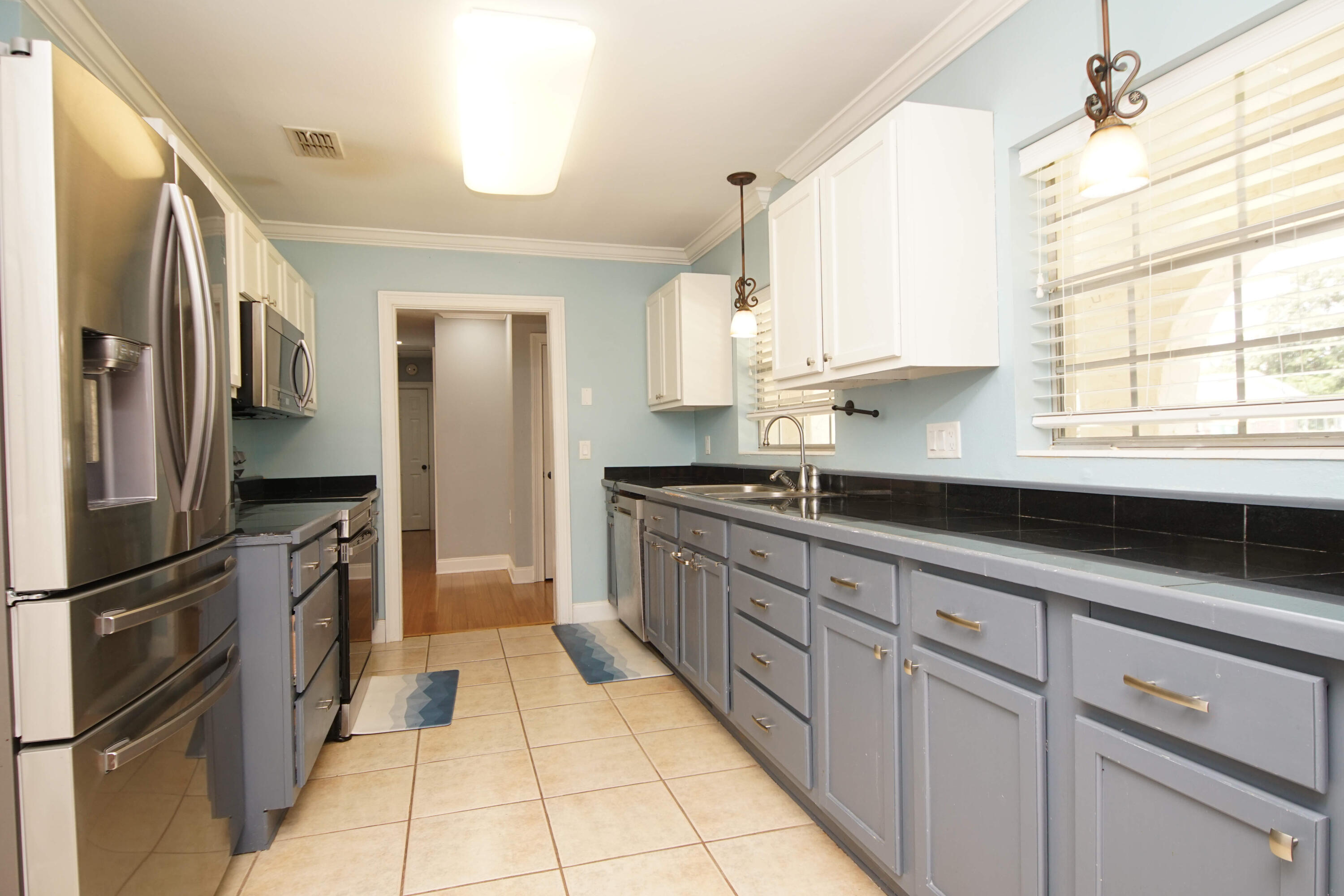 PINE LAKE S/D LOT 33 BLK B - Residential