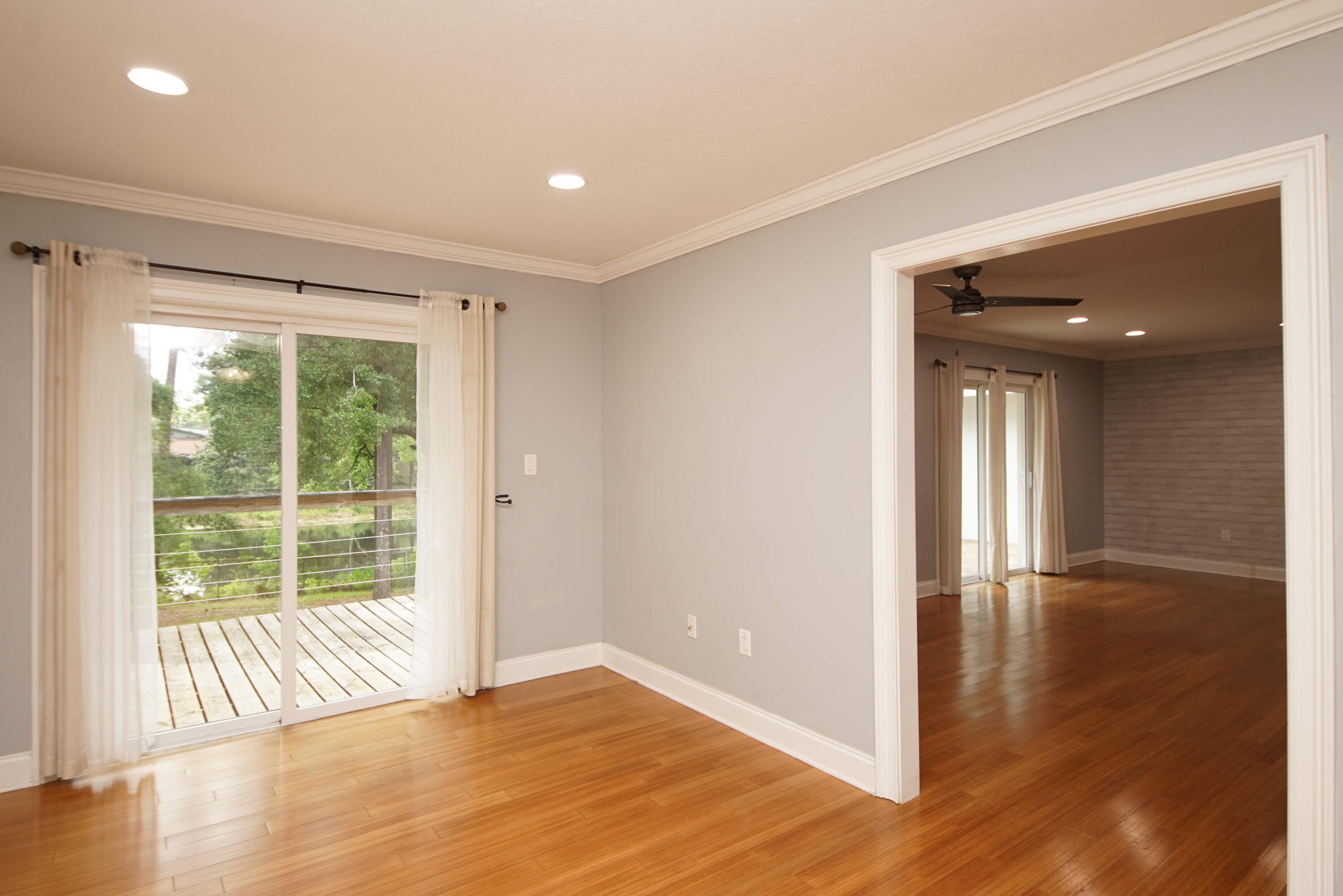 PINE LAKE S/D LOT 33 BLK B - Residential