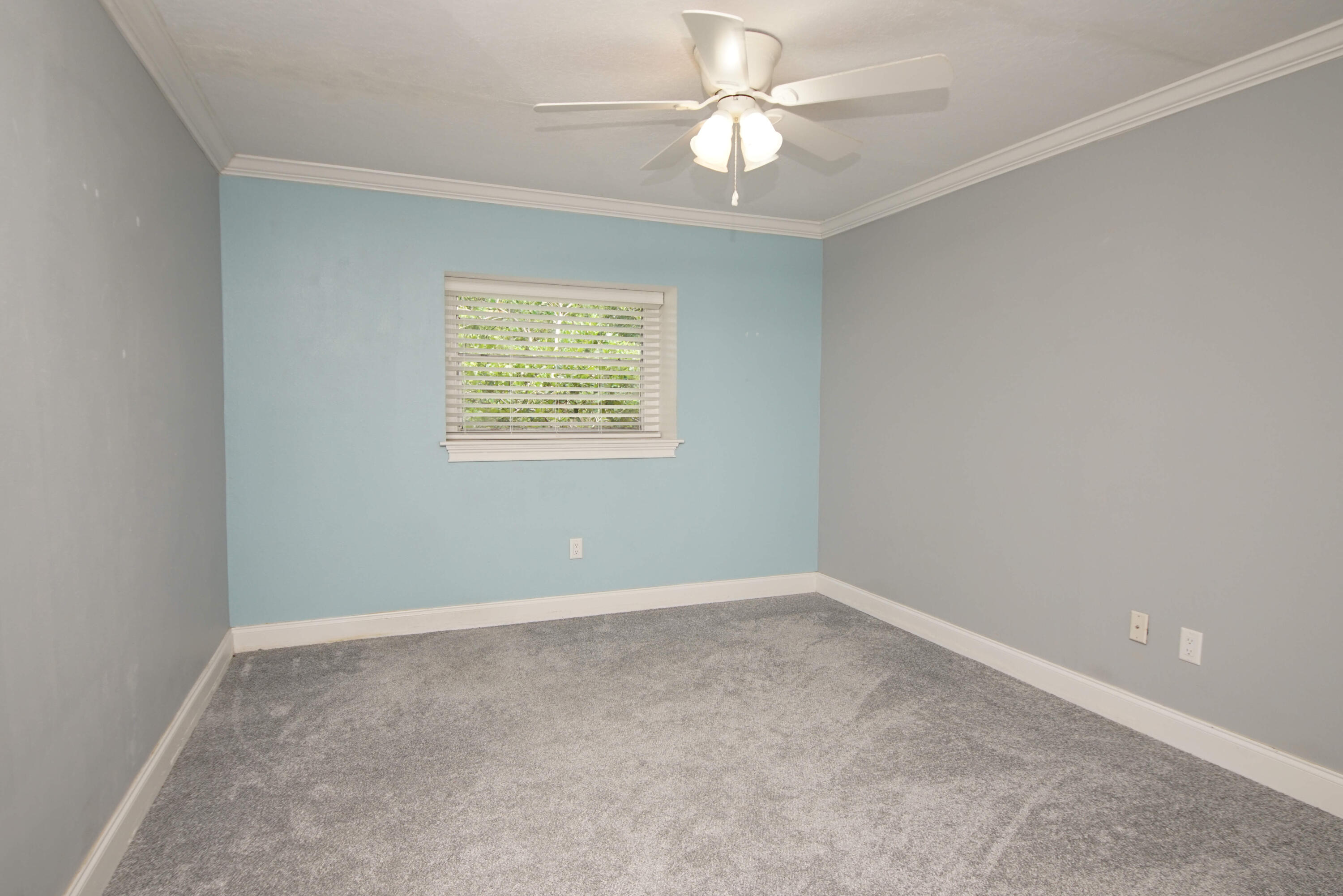 PINE LAKE S/D LOT 33 BLK B - Residential