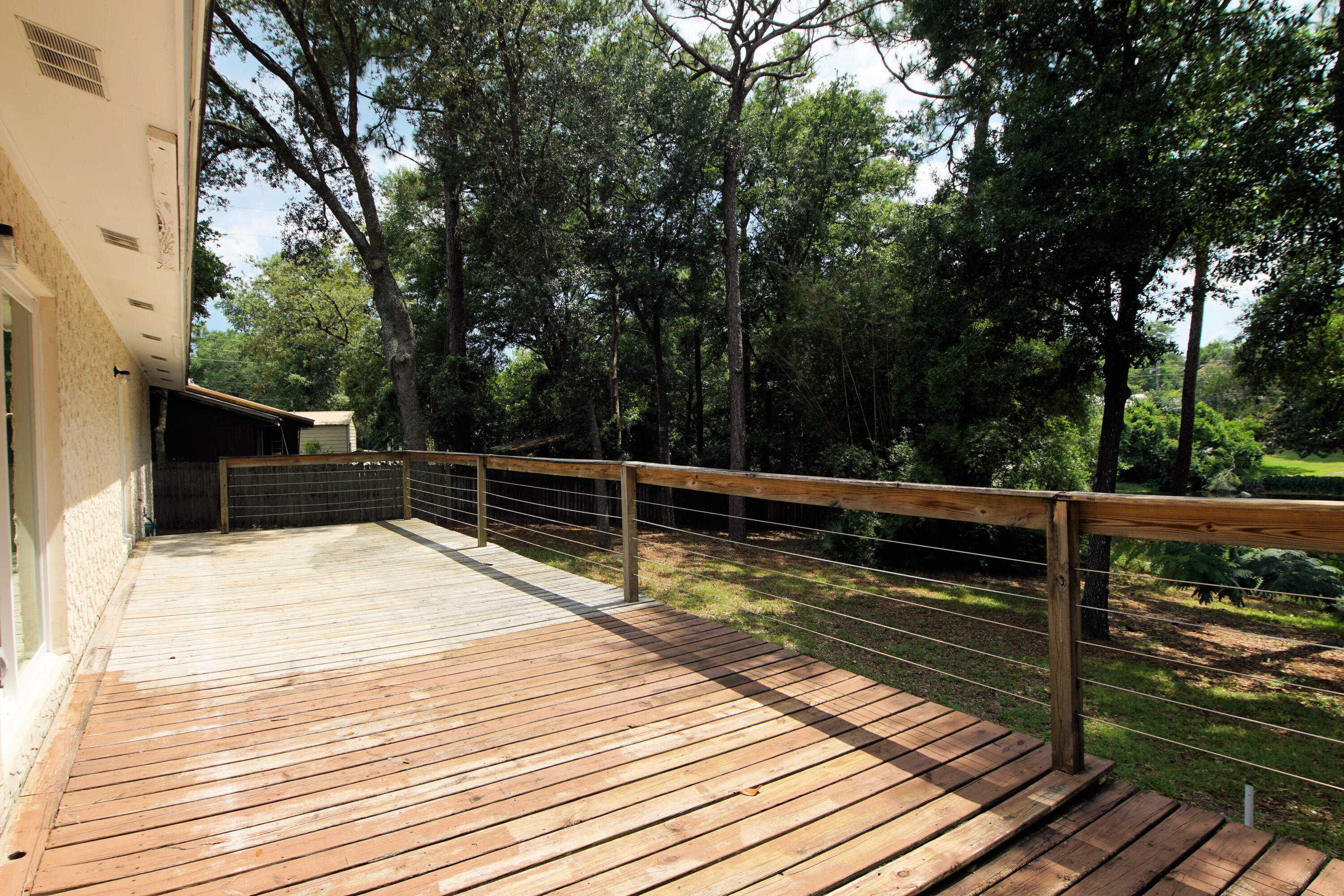 PINE LAKE S/D LOT 33 BLK B - Residential