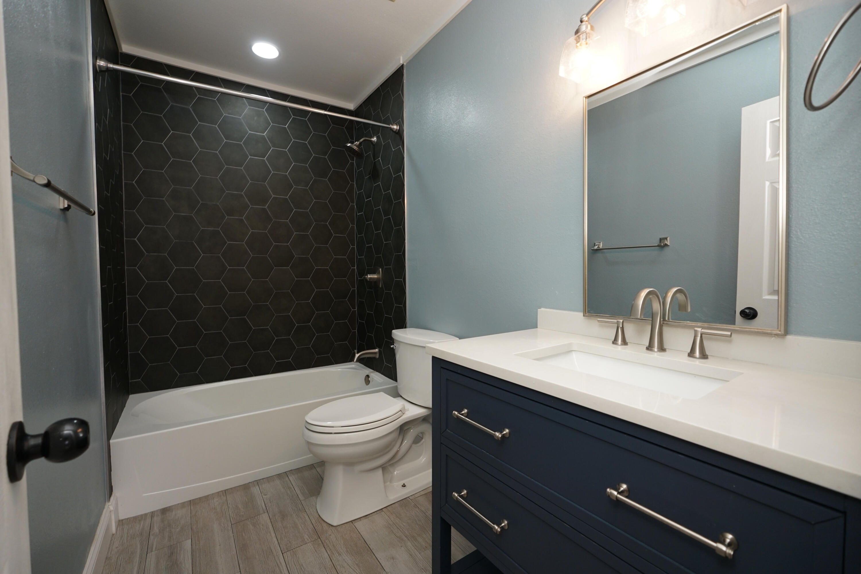 PINE LAKE S/D LOT 33 BLK B - Residential