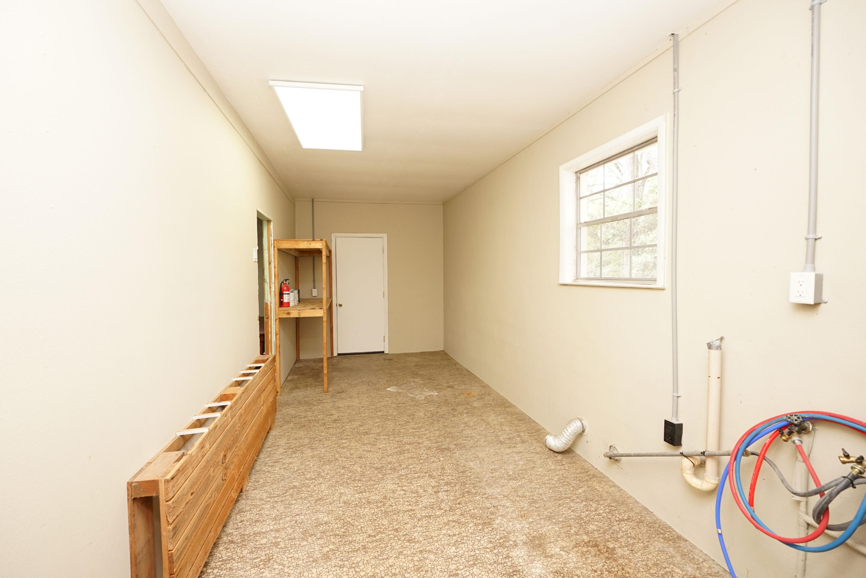 PINE LAKE S/D LOT 33 BLK B - Residential