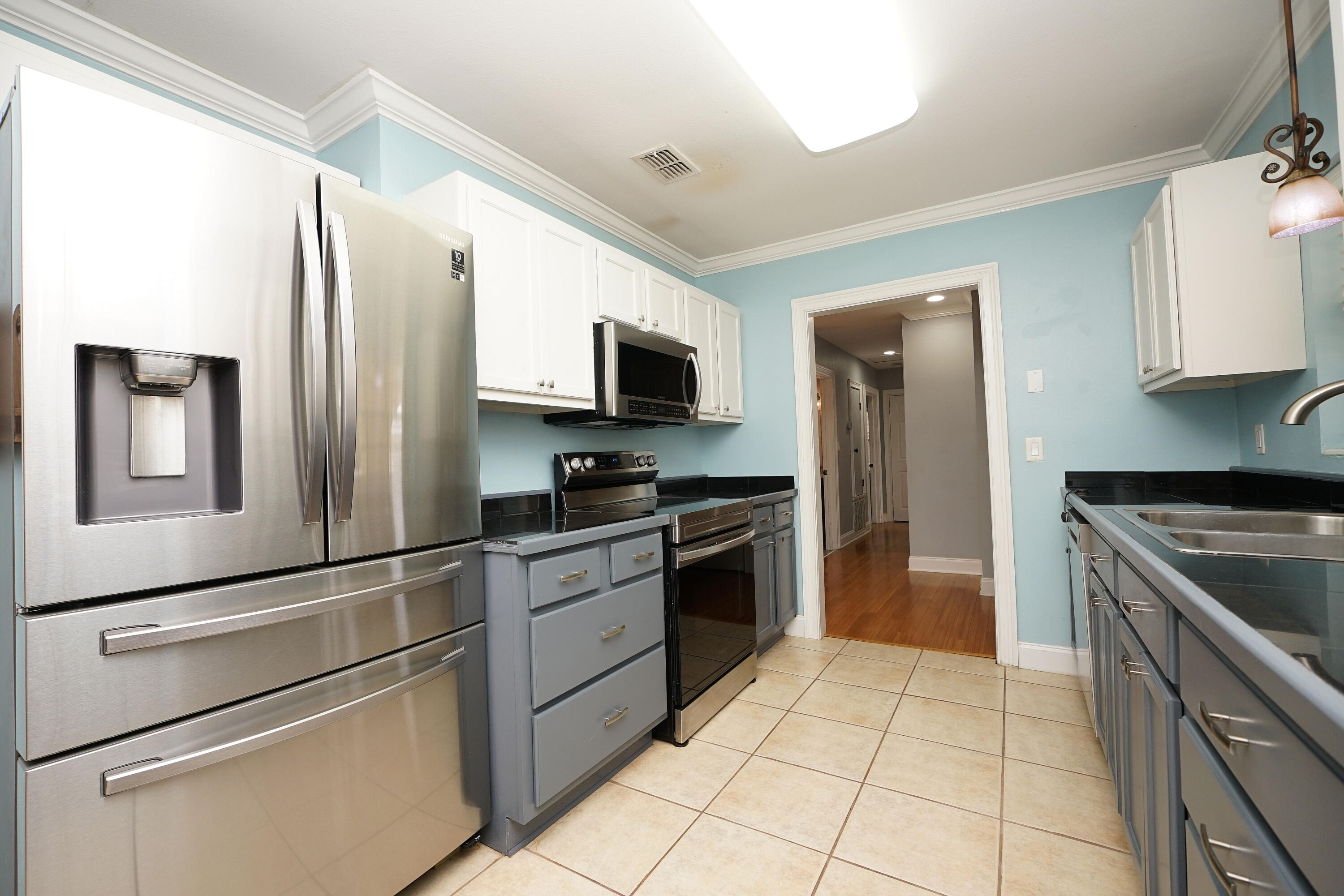 PINE LAKE S/D LOT 33 BLK B - Residential