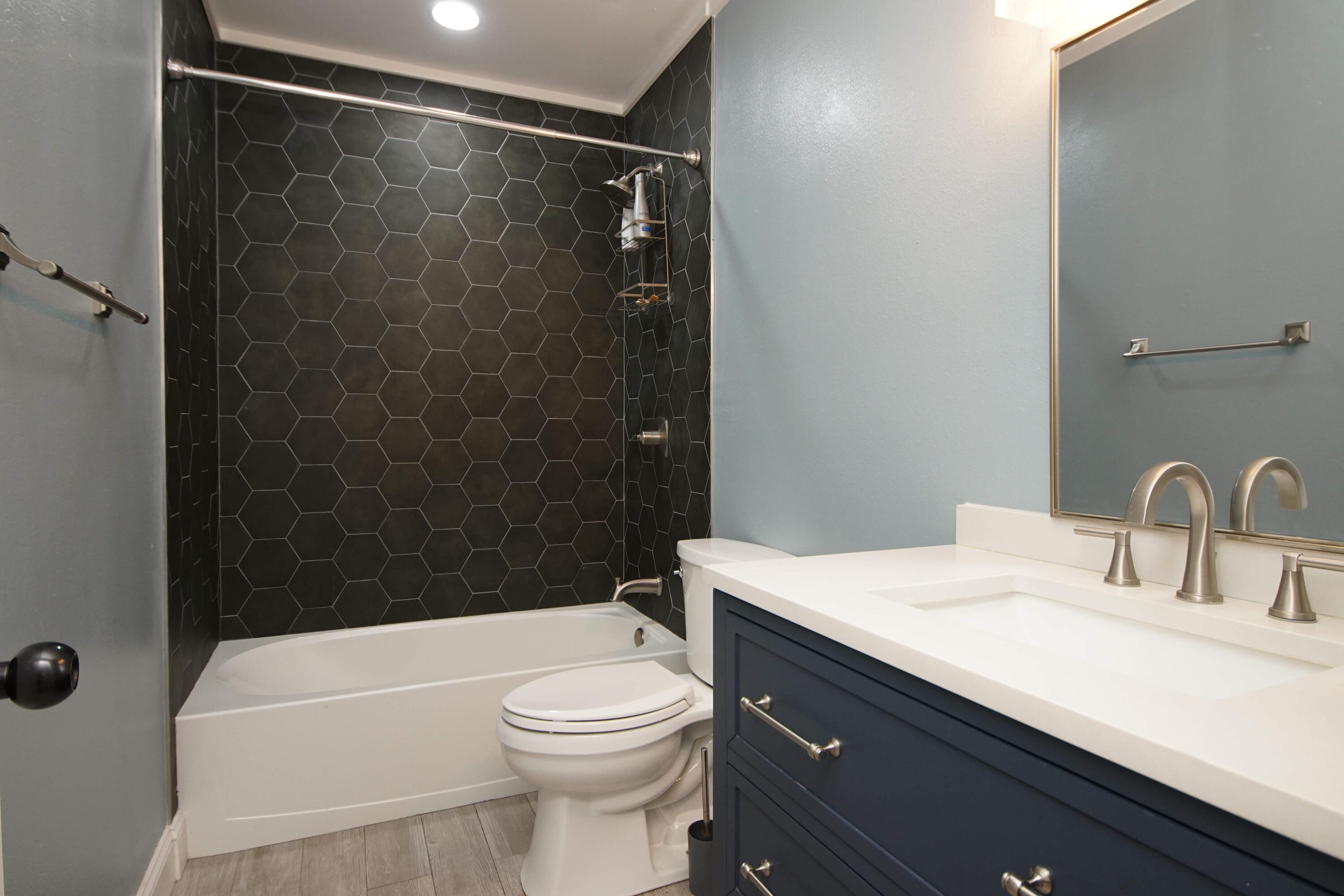 PINE LAKE S/D LOT 33 BLK B - Residential