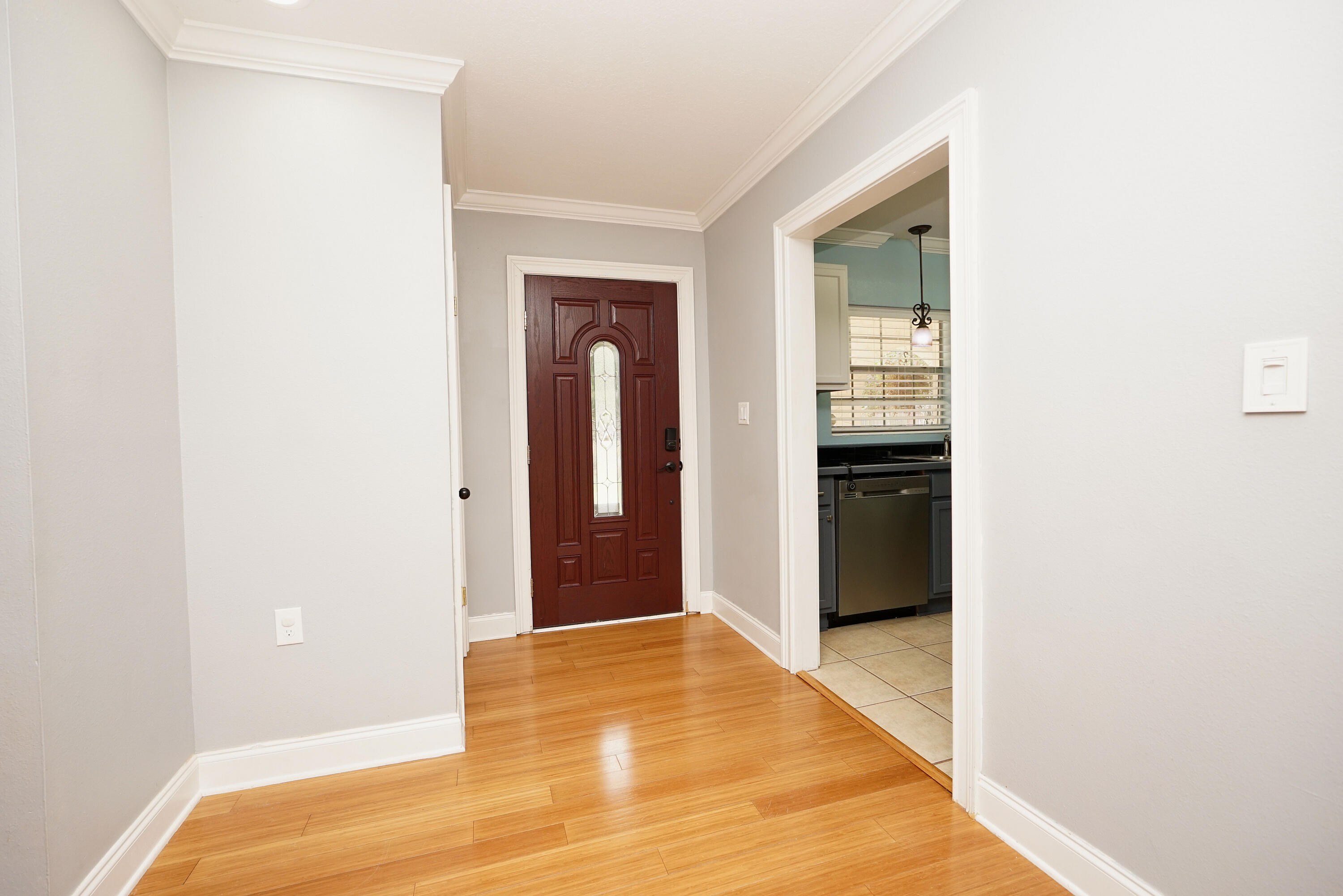 PINE LAKE S/D LOT 33 BLK B - Residential