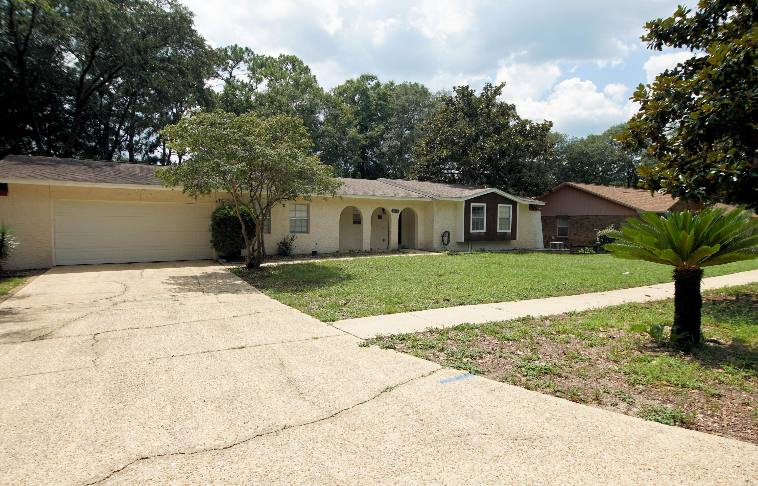 PINE LAKE S/D LOT 33 BLK B - Residential