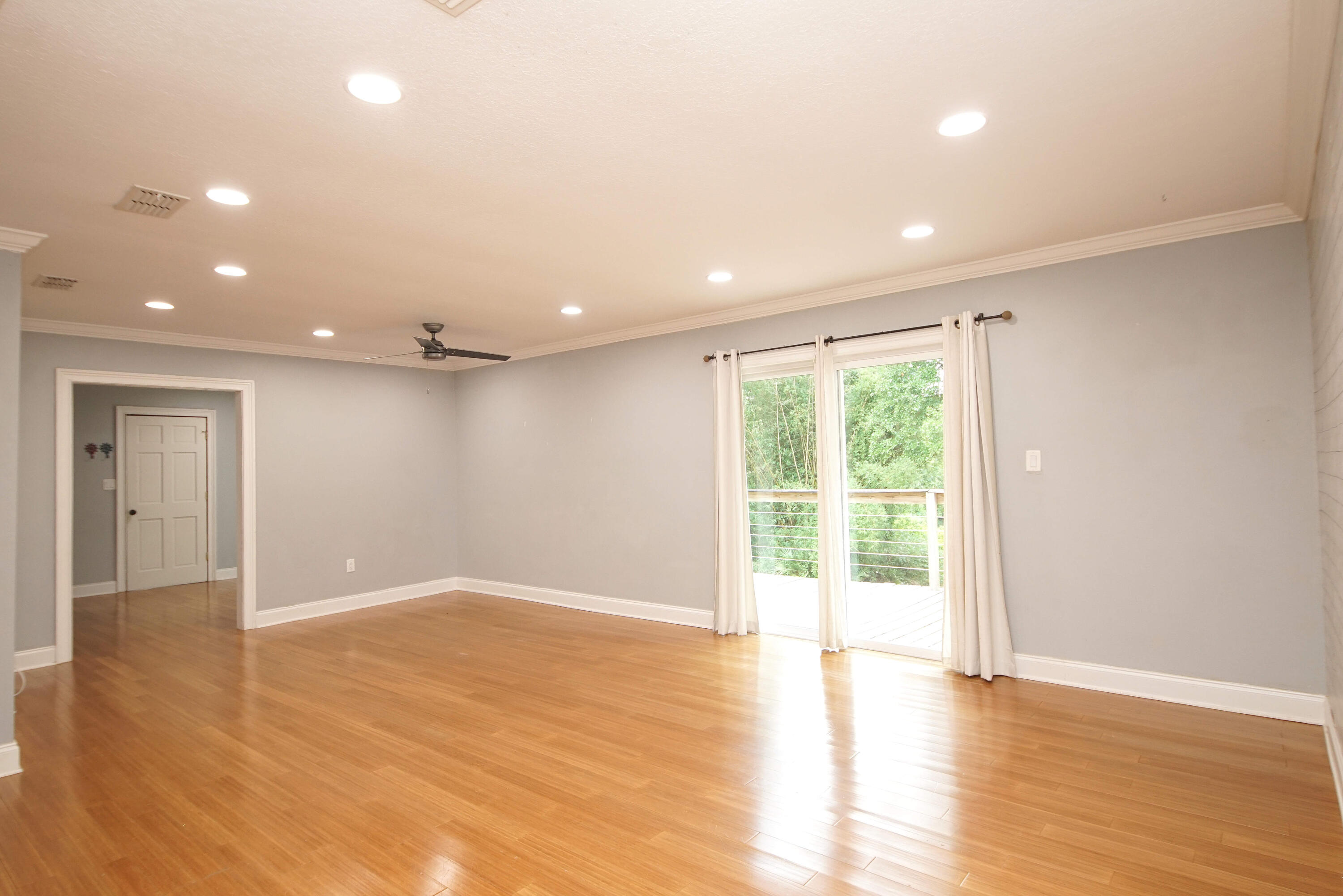 PINE LAKE S/D LOT 33 BLK B - Residential