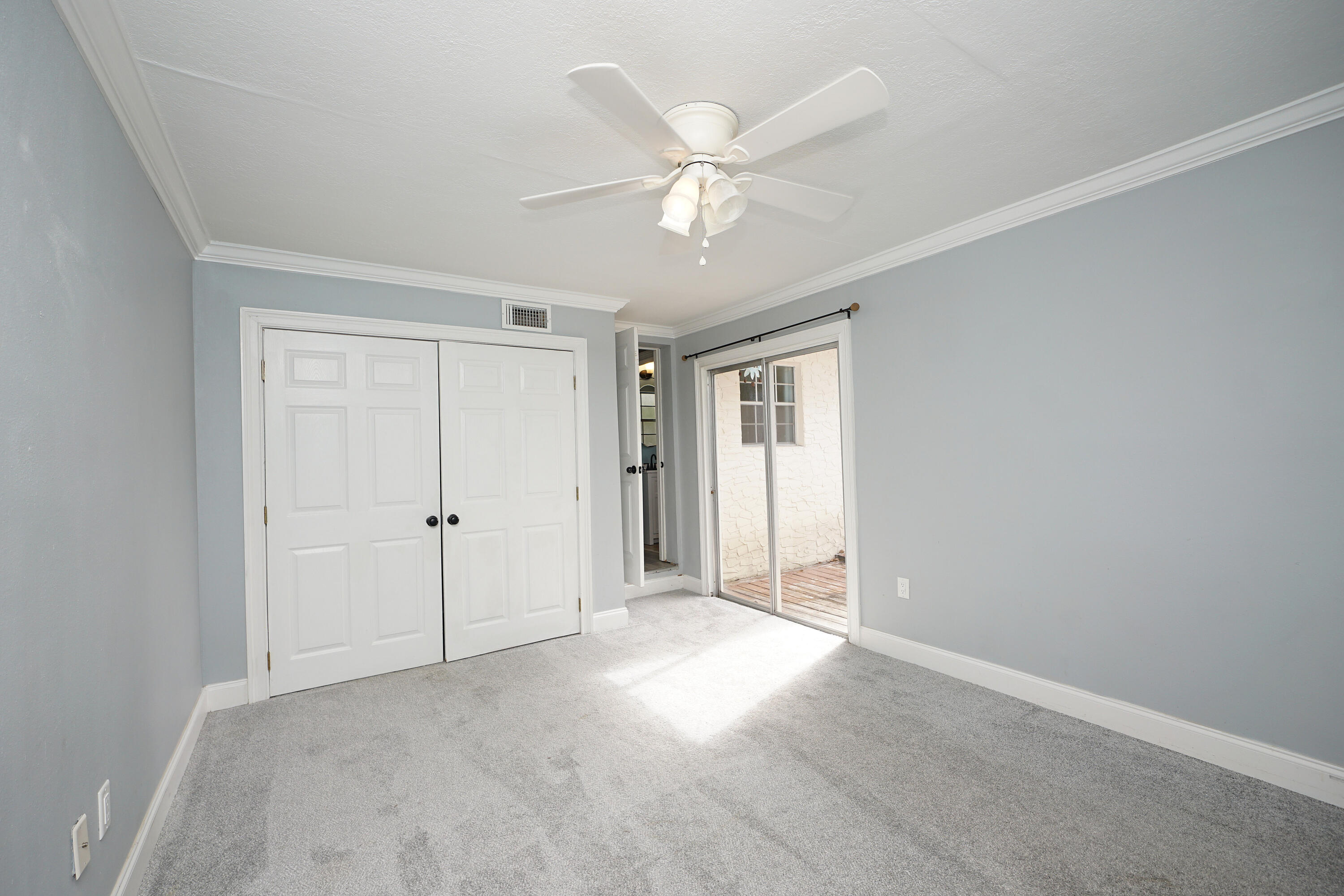 PINE LAKE S/D LOT 33 BLK B - Residential