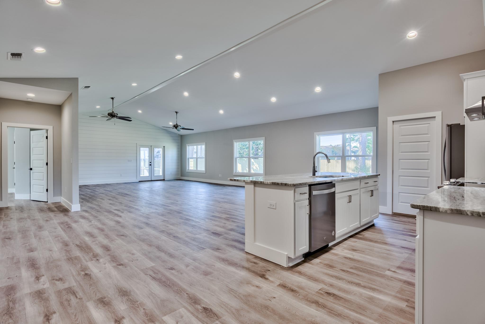 FLAMINGO BEACH - Residential