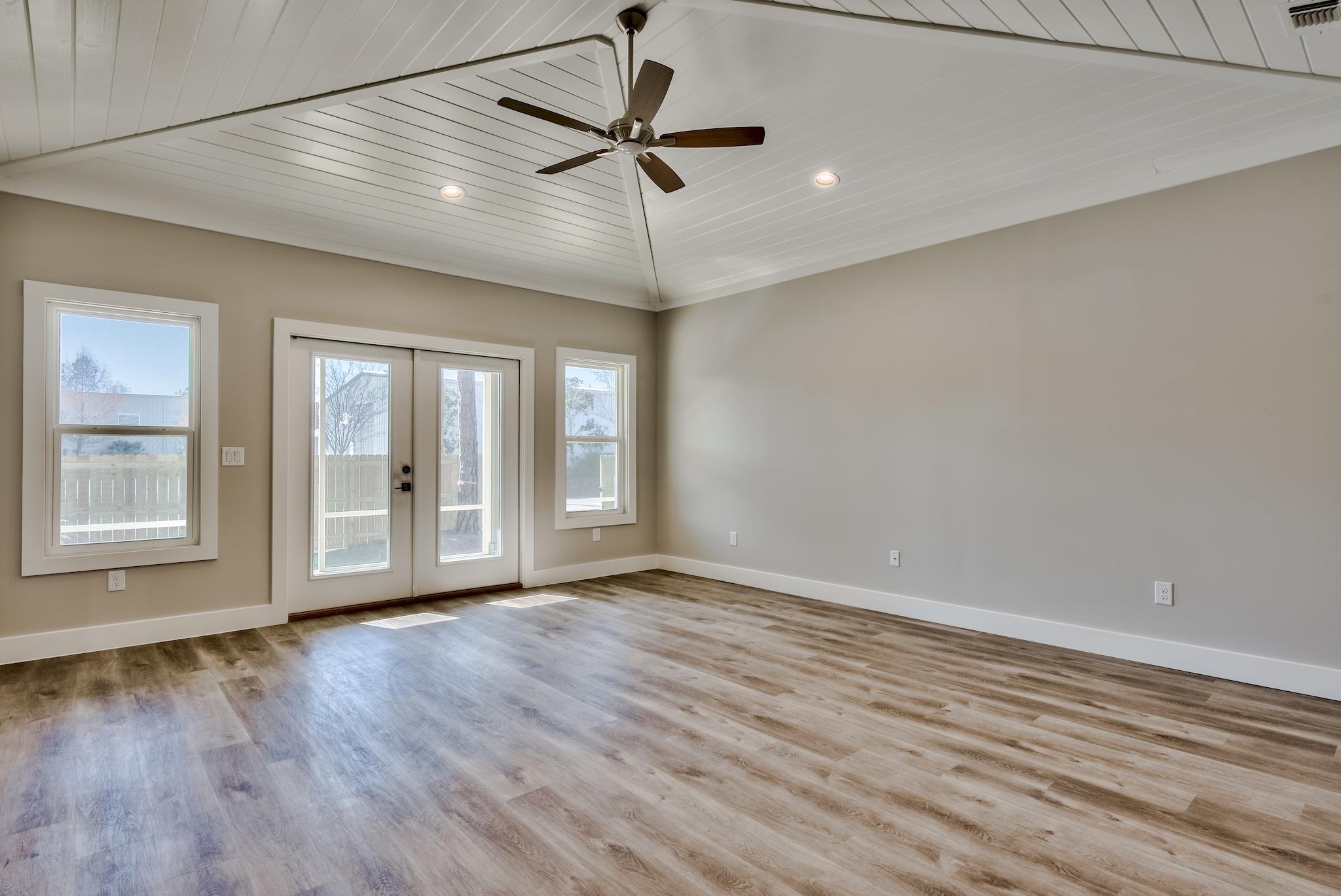 FLAMINGO BEACH - Residential