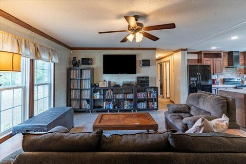 A home in DeFuniak Springs