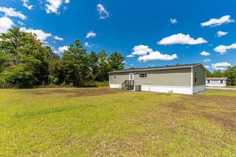 A home in DeFuniak Springs