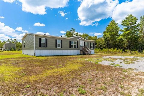 A home in DeFuniak Springs