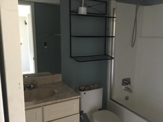 FINISTERRA CONDO - Residential