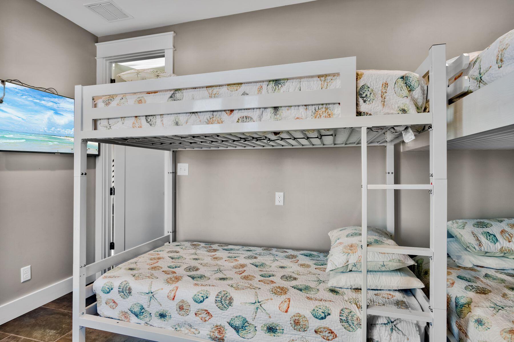 EMERALD WATERS VILLAGE - Residential