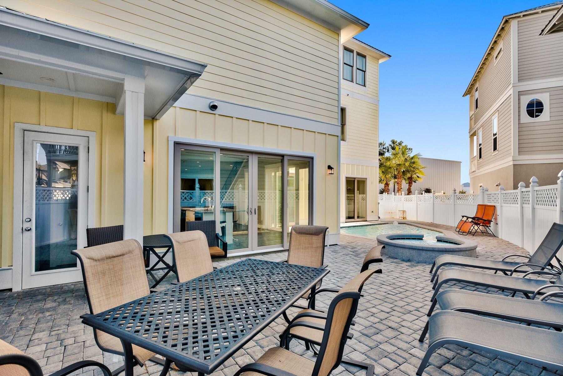 EMERALD WATERS VILLAGE - Residential