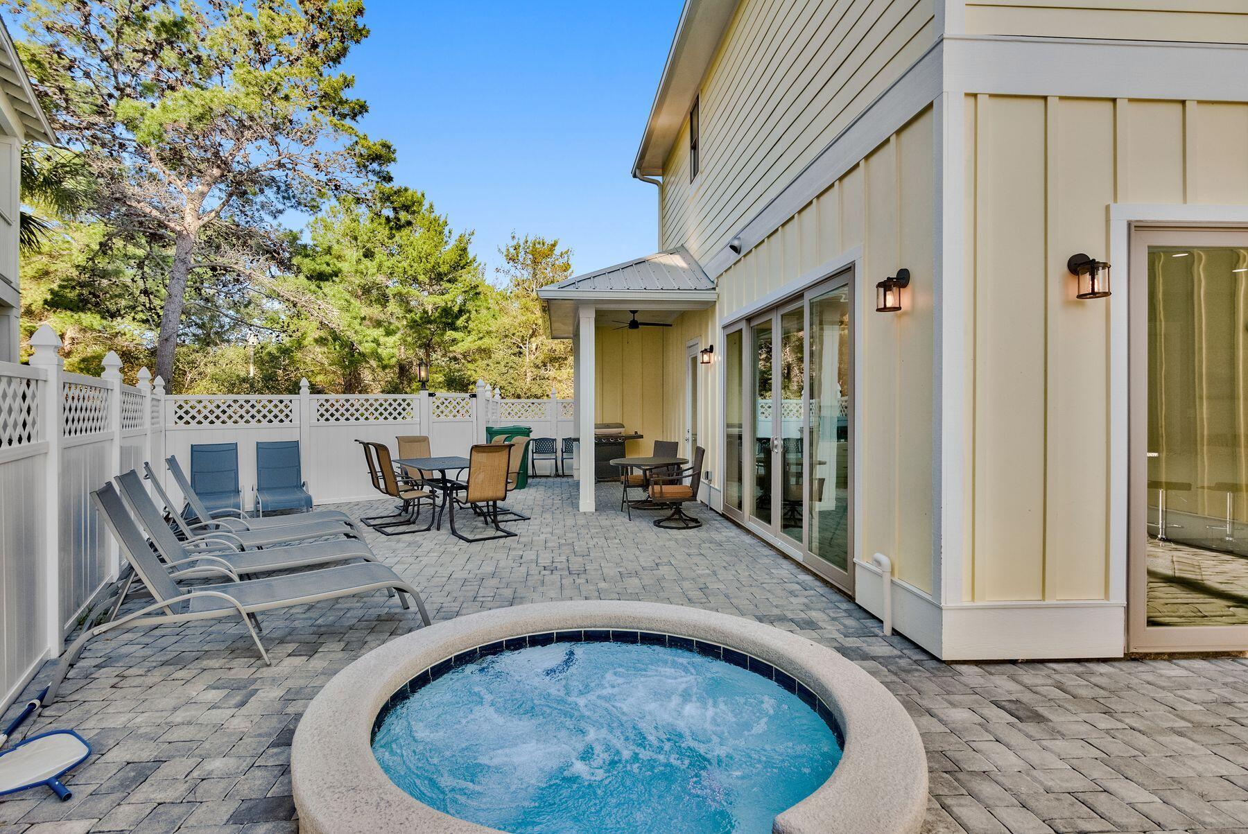 EMERALD WATERS VILLAGE - Residential