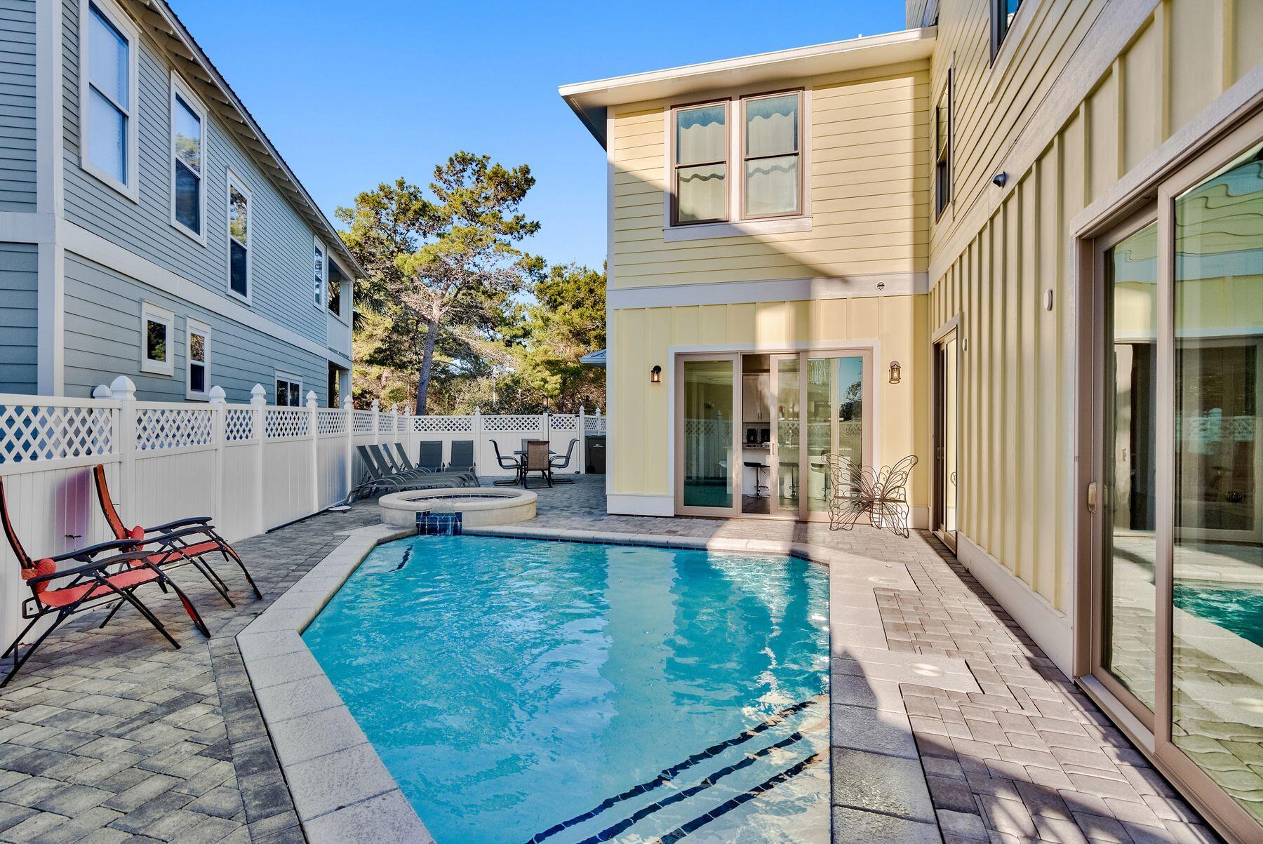 EMERALD WATERS VILLAGE - Residential