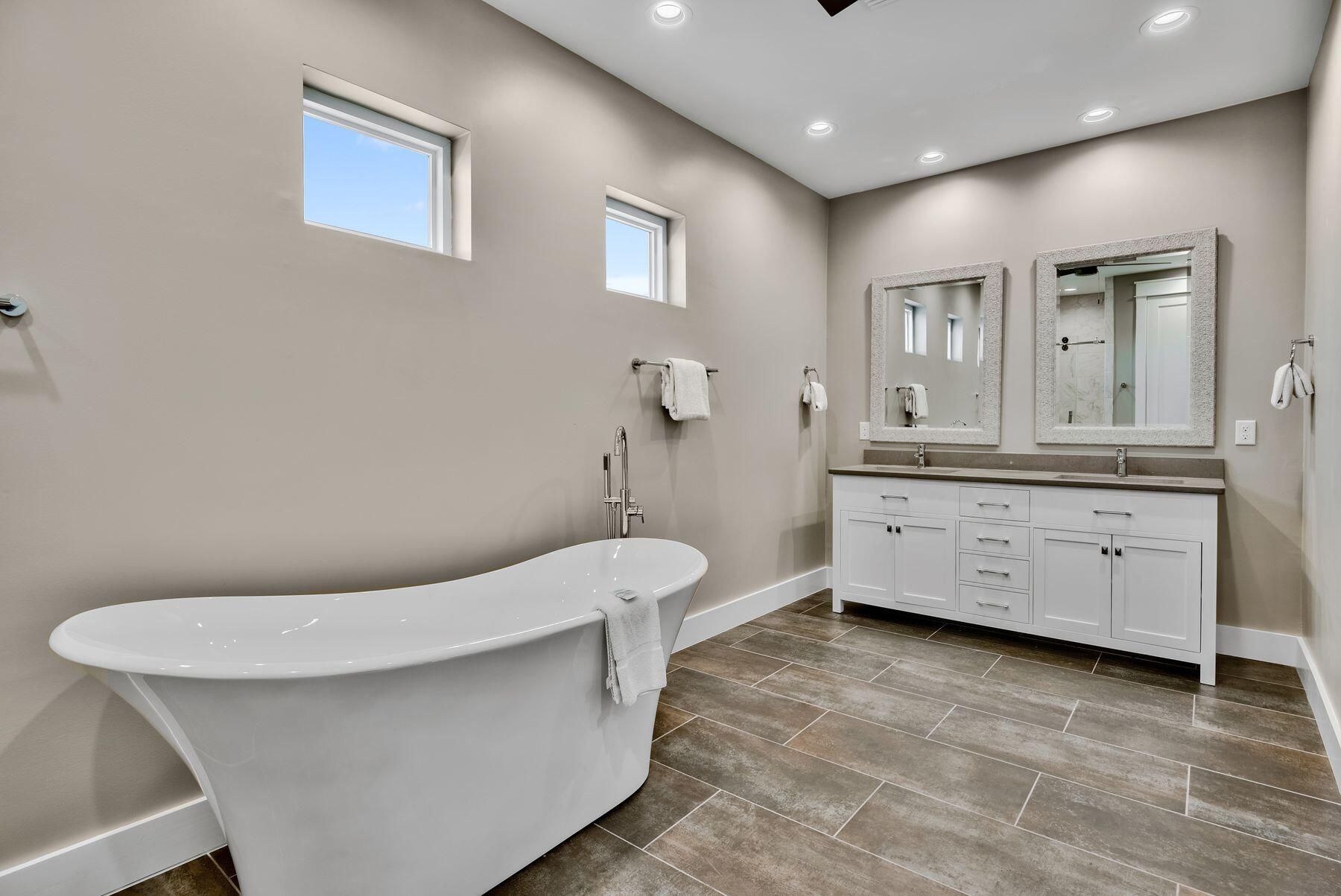 EMERALD WATERS VILLAGE - Residential