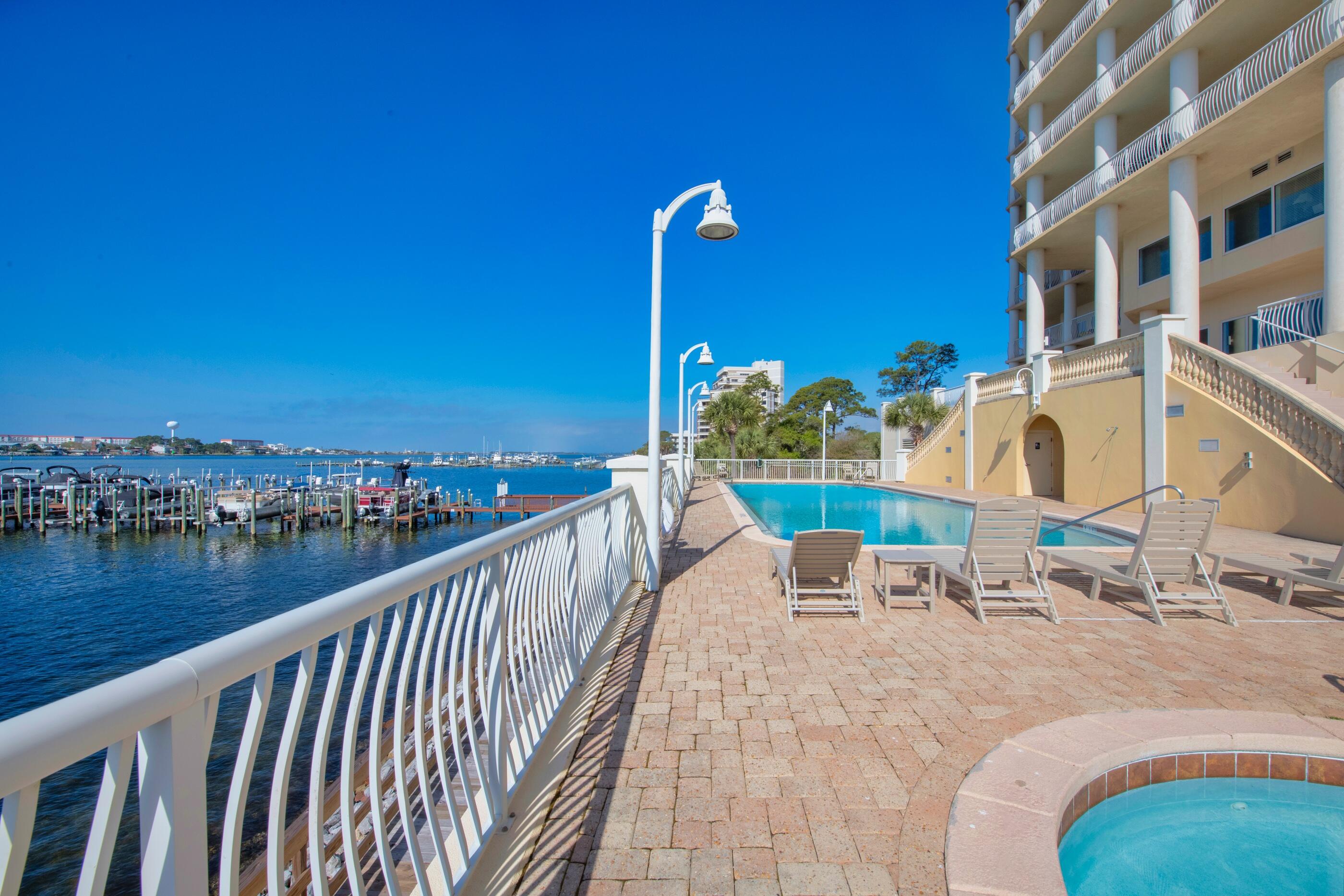 PRESIDIO YACHT CLUB - Residential