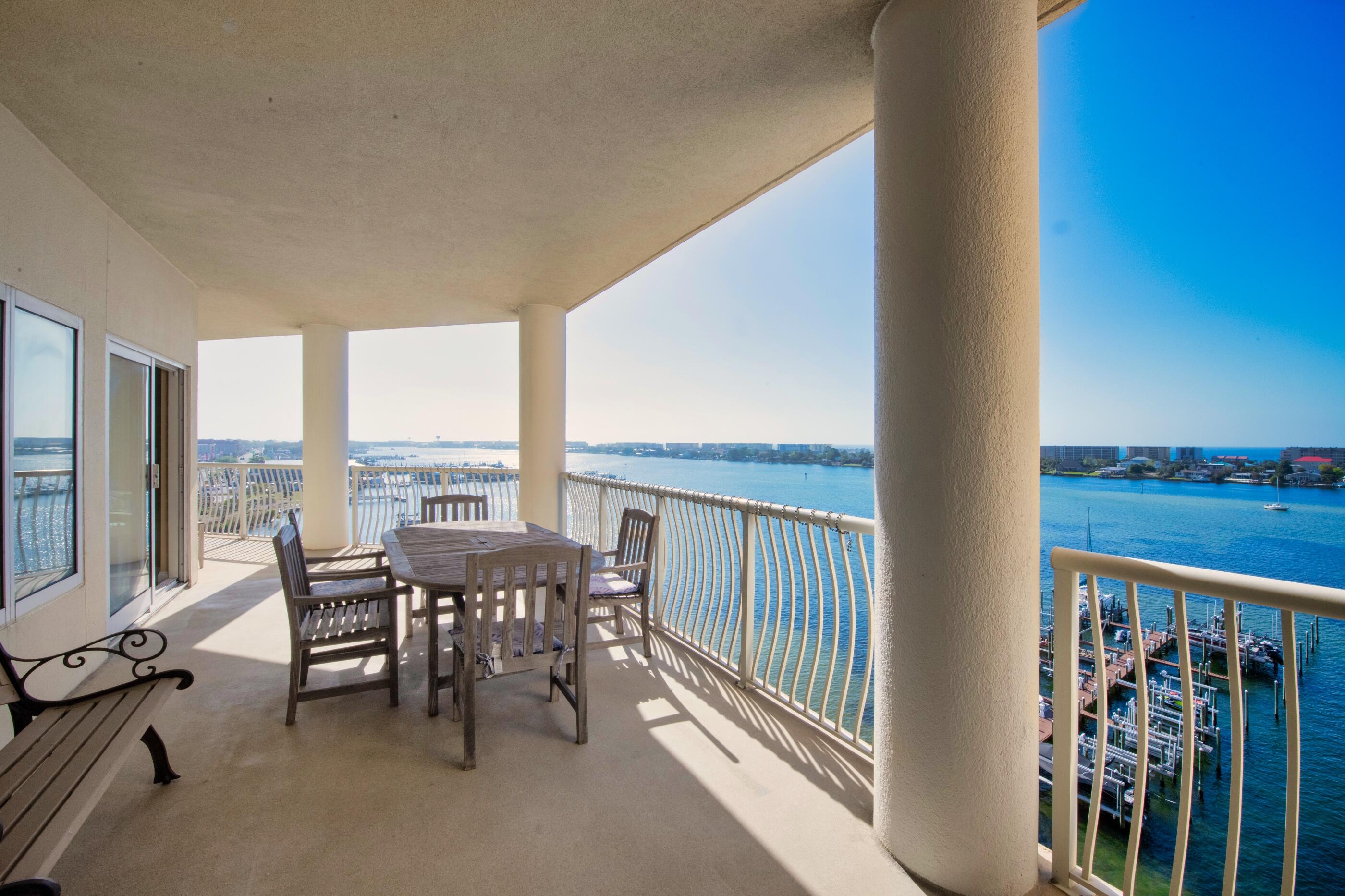 PRESIDIO YACHT CLUB - Residential